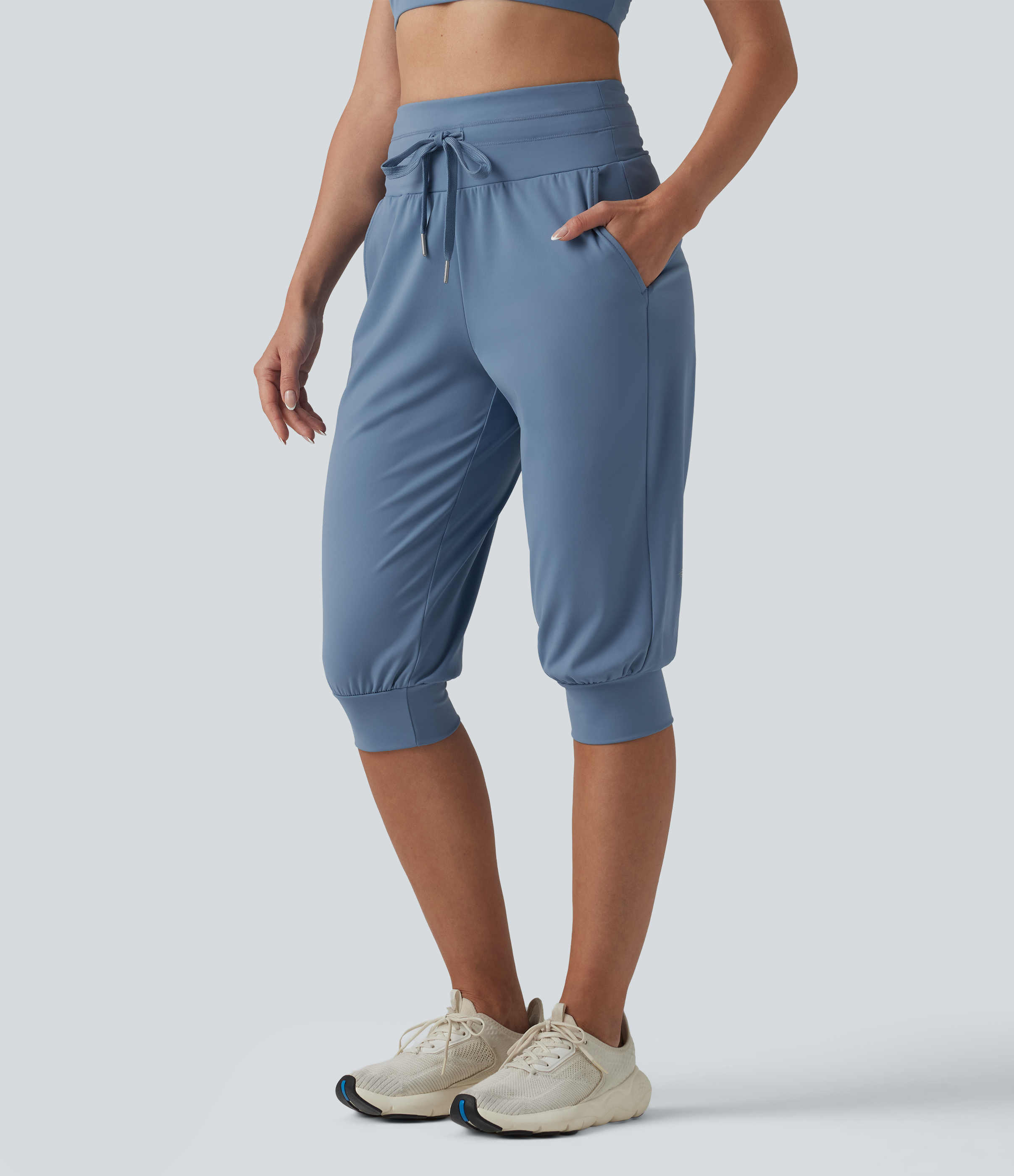 SoftlyZero™ Plüsch-Jogger mit hoher Taille, Kordelzug, bauchformender Wirkung, Pedal-Pusher-Länge und Taschen