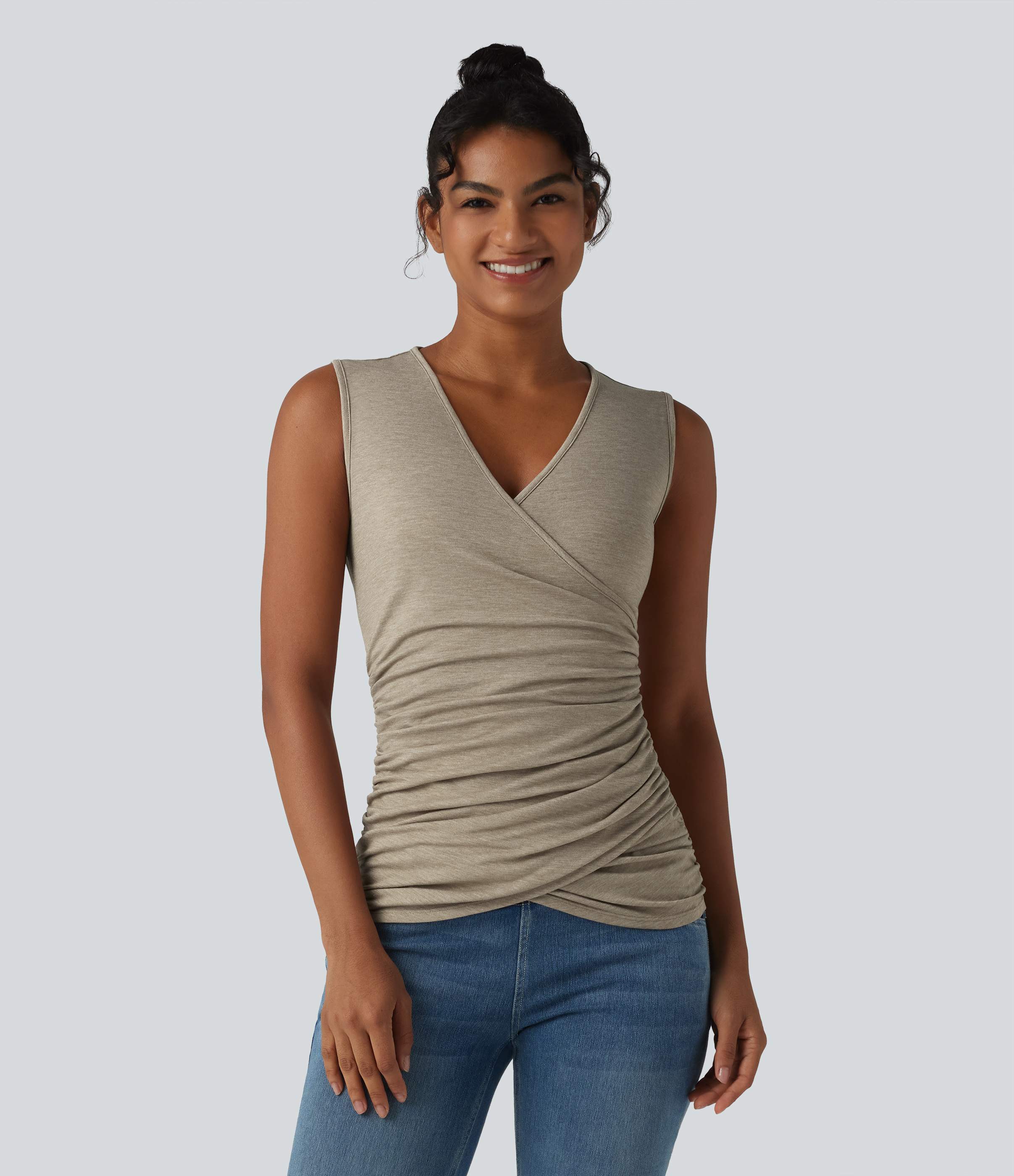 Lässiges, gerafftes Tanktop mit V-Ausschnitt und Crossover-Design