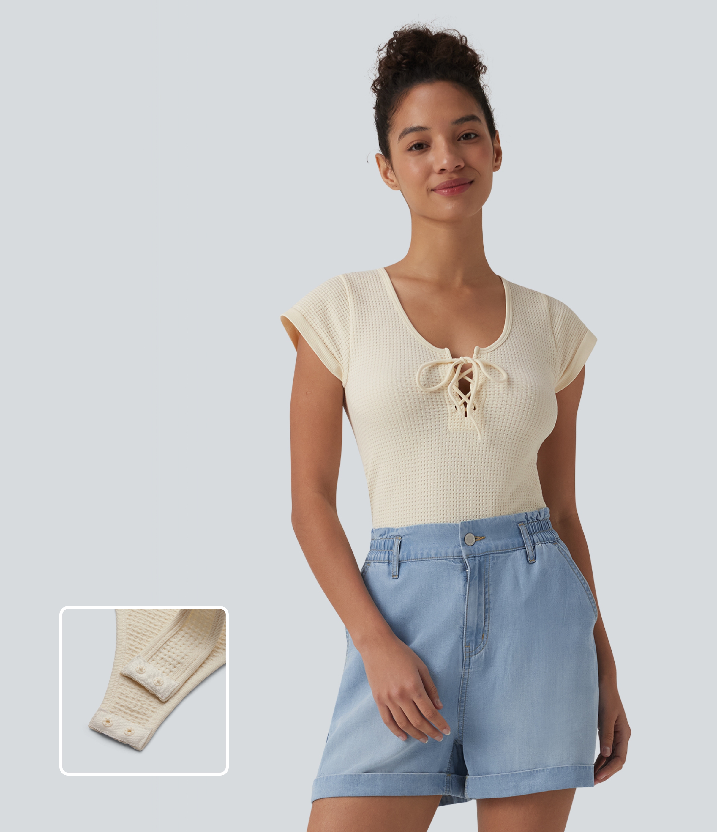 Lässiger Waffelbody mit Rundhalsausschnitt, Schnürung, kurzen Ärmeln und Druckknöpfen