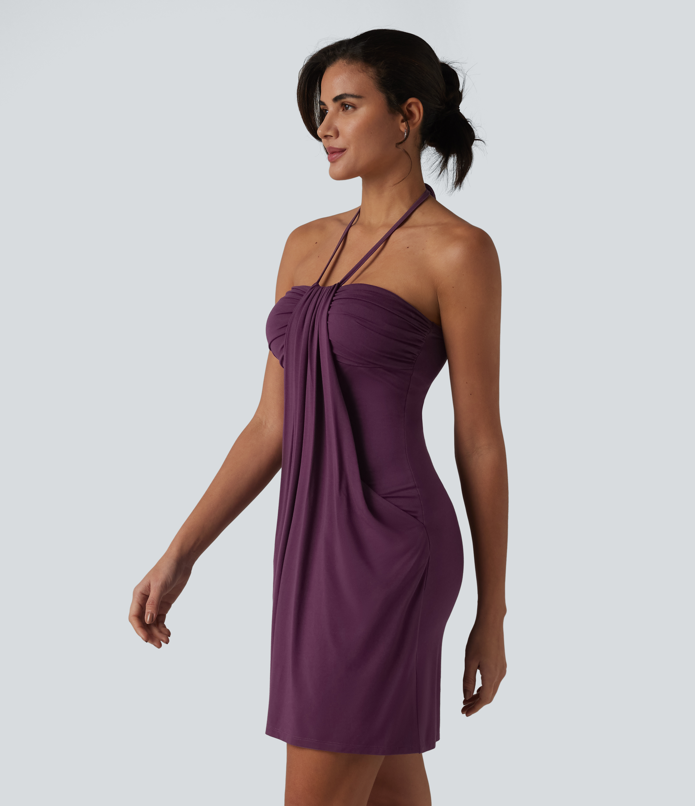 Robe resort mini dos nu à col licou avec lien noué dans le dos et poches