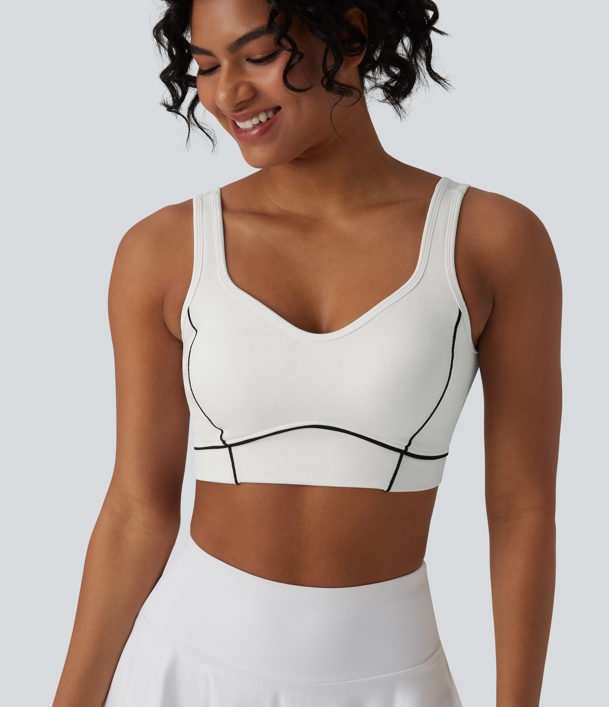 OneForm Seamless Flow - Rückenfreier Tennis-Sport-BH mit geringem Support, integriertem BH und Farbblock