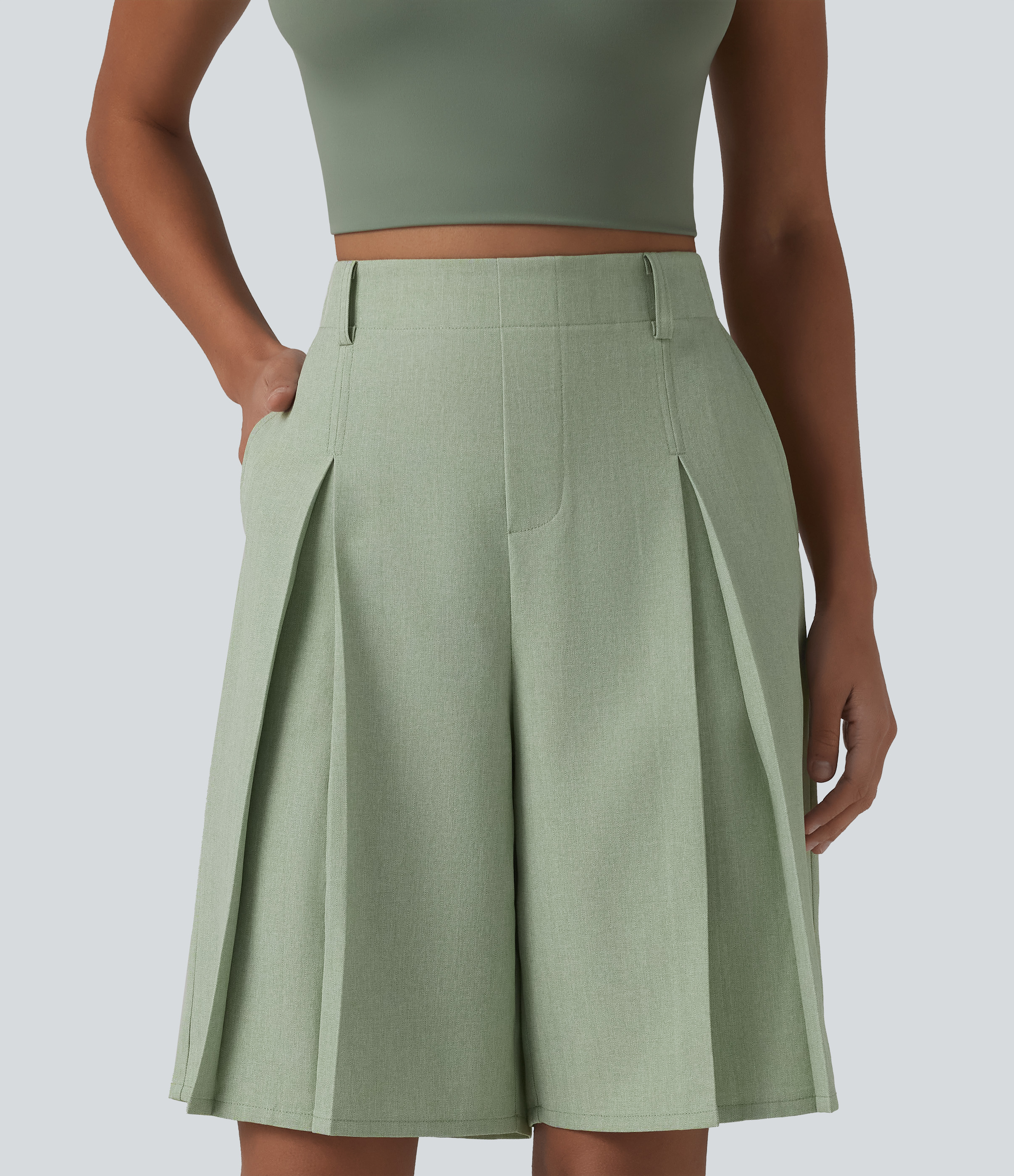 Wide-leg, wrinkle-free, high-waisted pleated linen-look Bermuda shorts with an invisible zip fastening and pockets