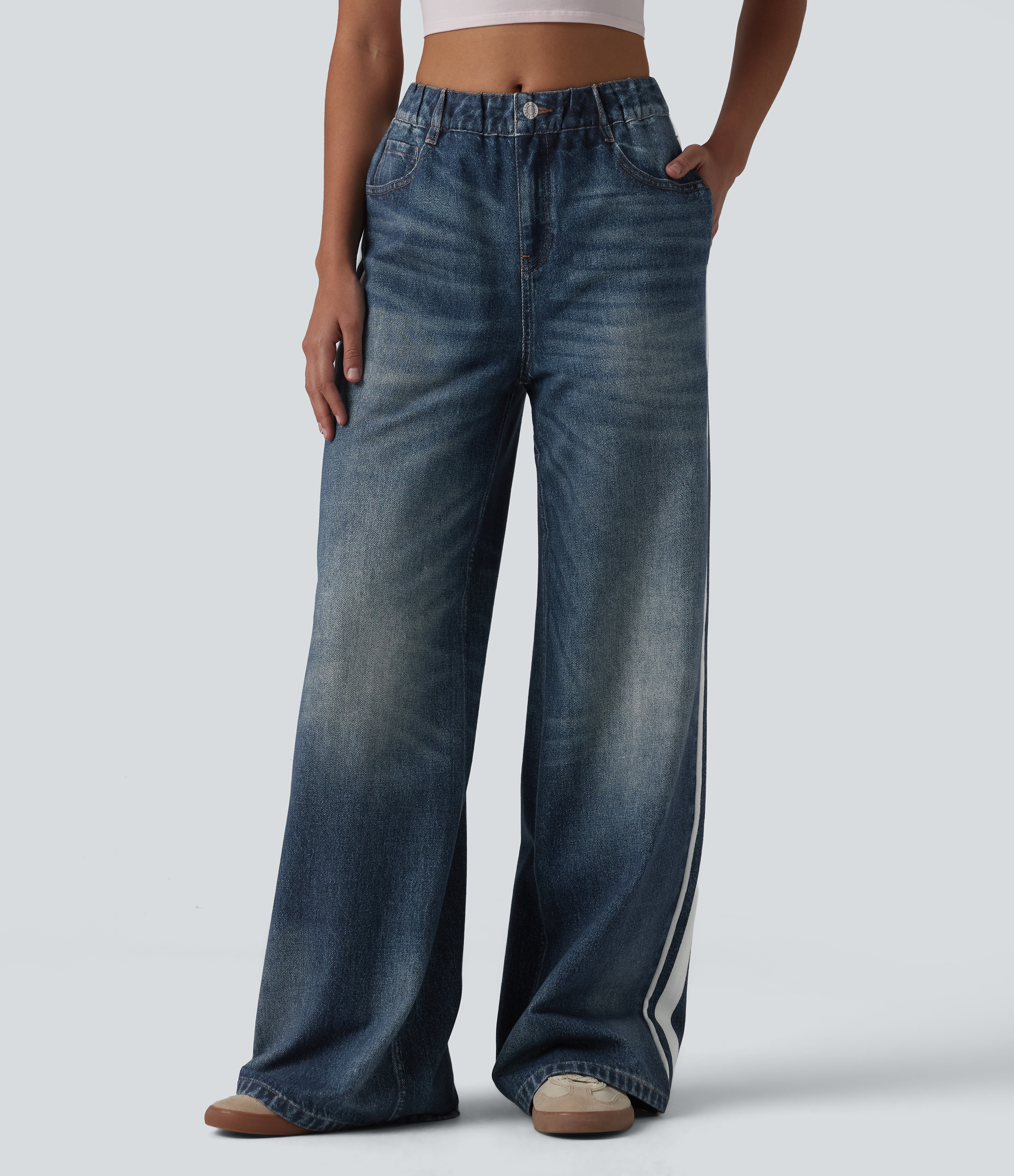 Dark Indigo Blue Lässige French-Terry-Denim-Joggers mit mittelhohem Bund, Seitentaschen und Streifen / 2