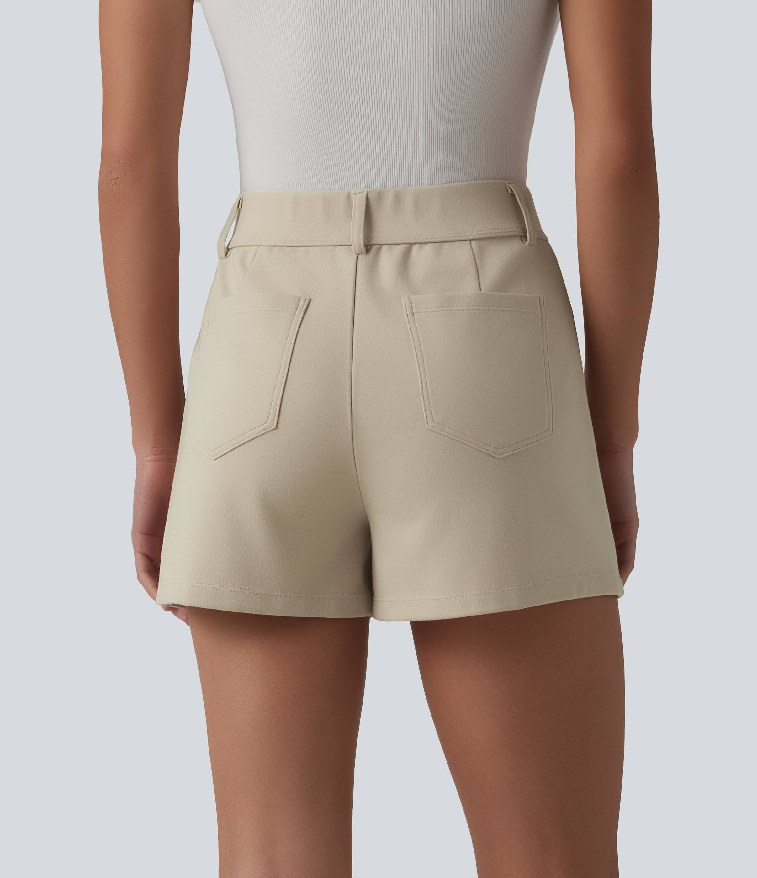 Brown Rice Arbeitsshorts mit hoher Taille und Taschen / 2