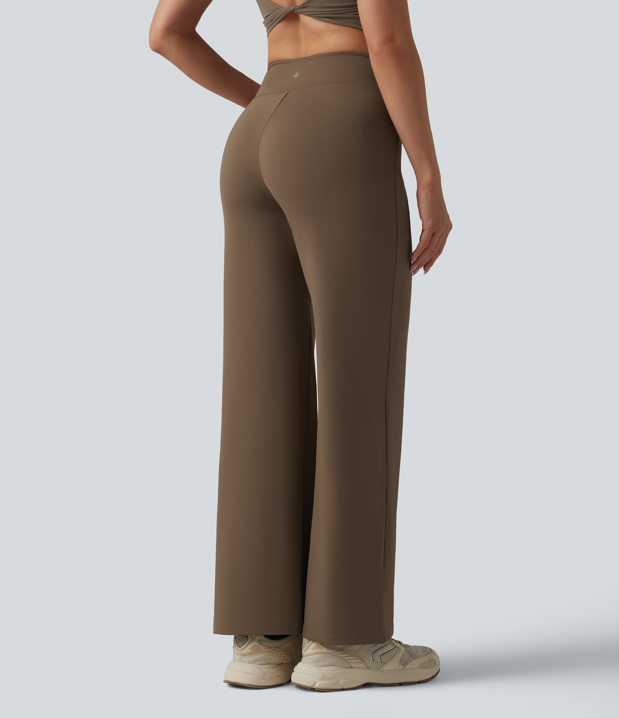 Sepia Pantalones de yoga bootcut de tiro medio con bolsillos / 2