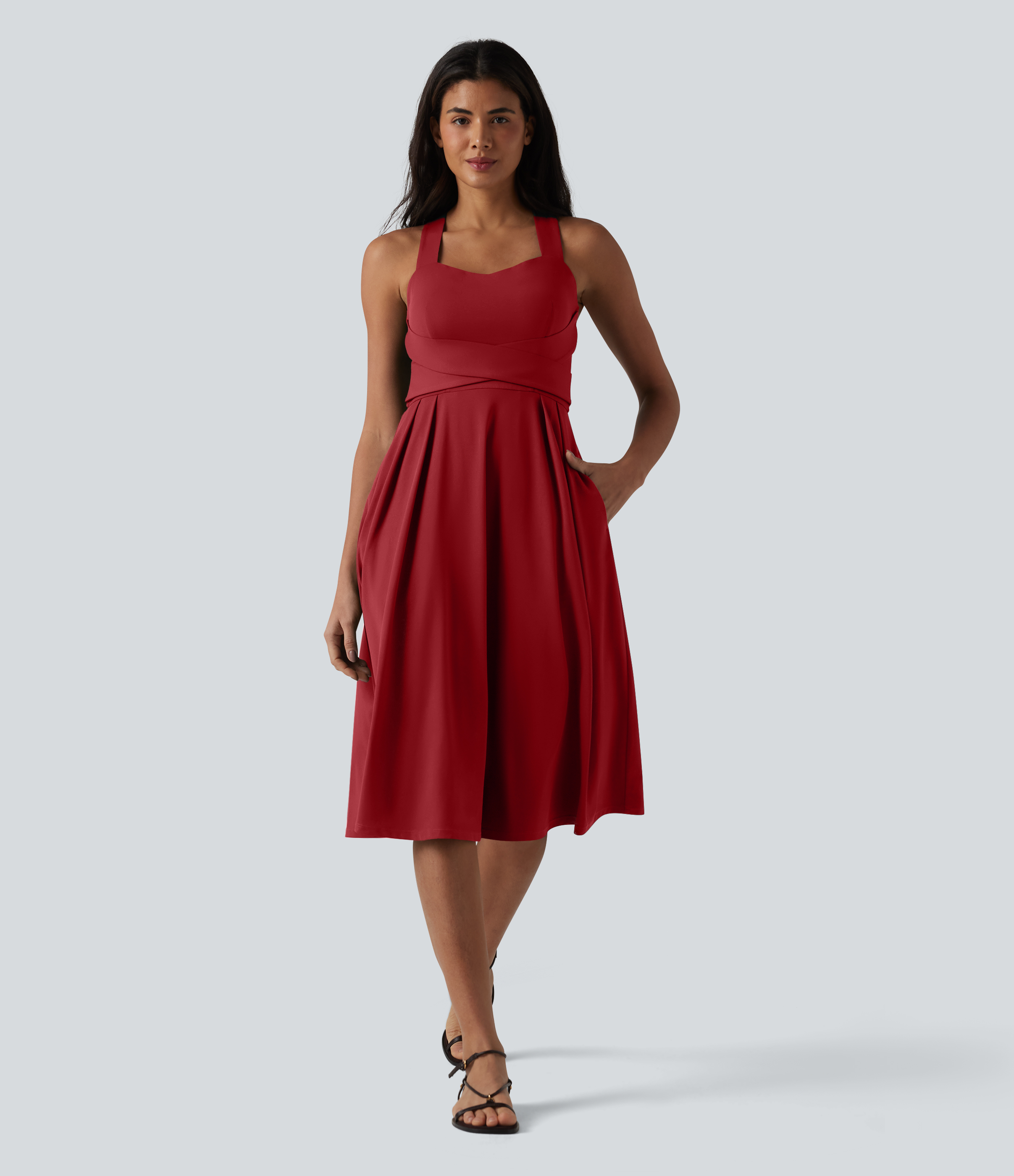 Robe midi fluide sans manches décolleté cœur avec bretelles croisées, nœud dans le dos et poches