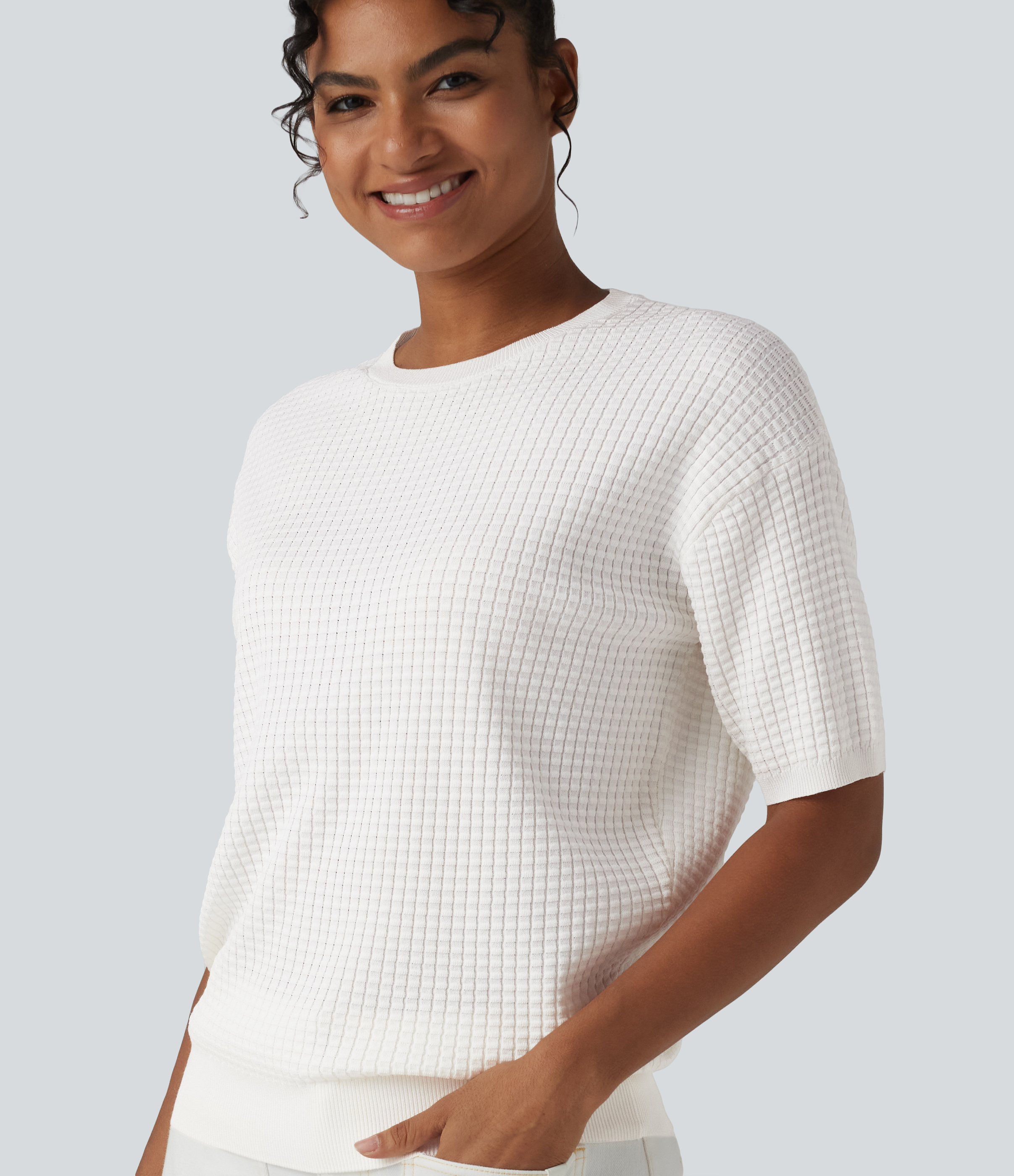 Lässiger Pullover mit Rundhalsausschnitt, kurzen Ärmeln und Waffelstoff