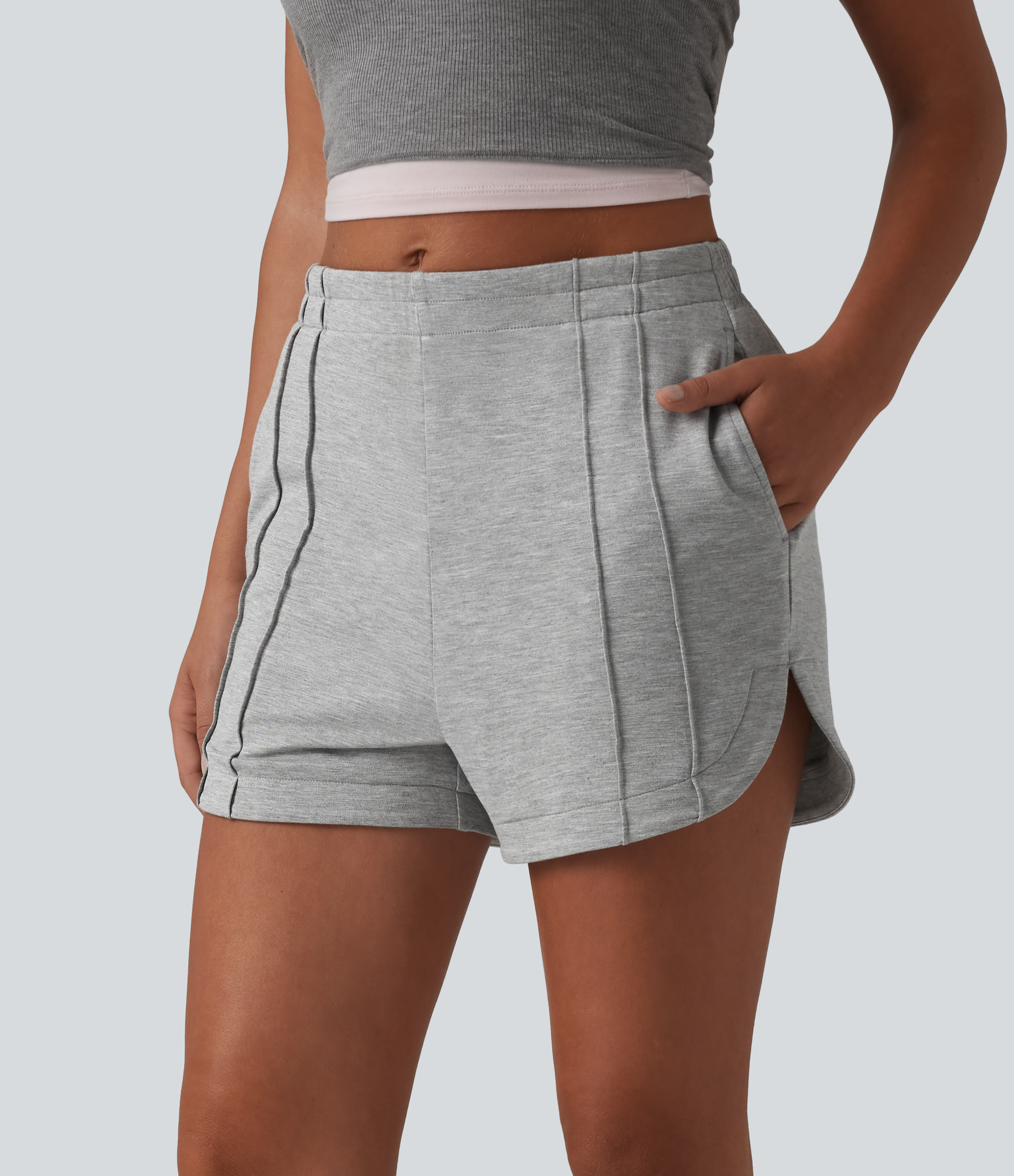 Lässige Shorts mit mittelhohem Bund, Seitentaschen, Biesen-Detail und abgerundetem Saum - 7,6 cm