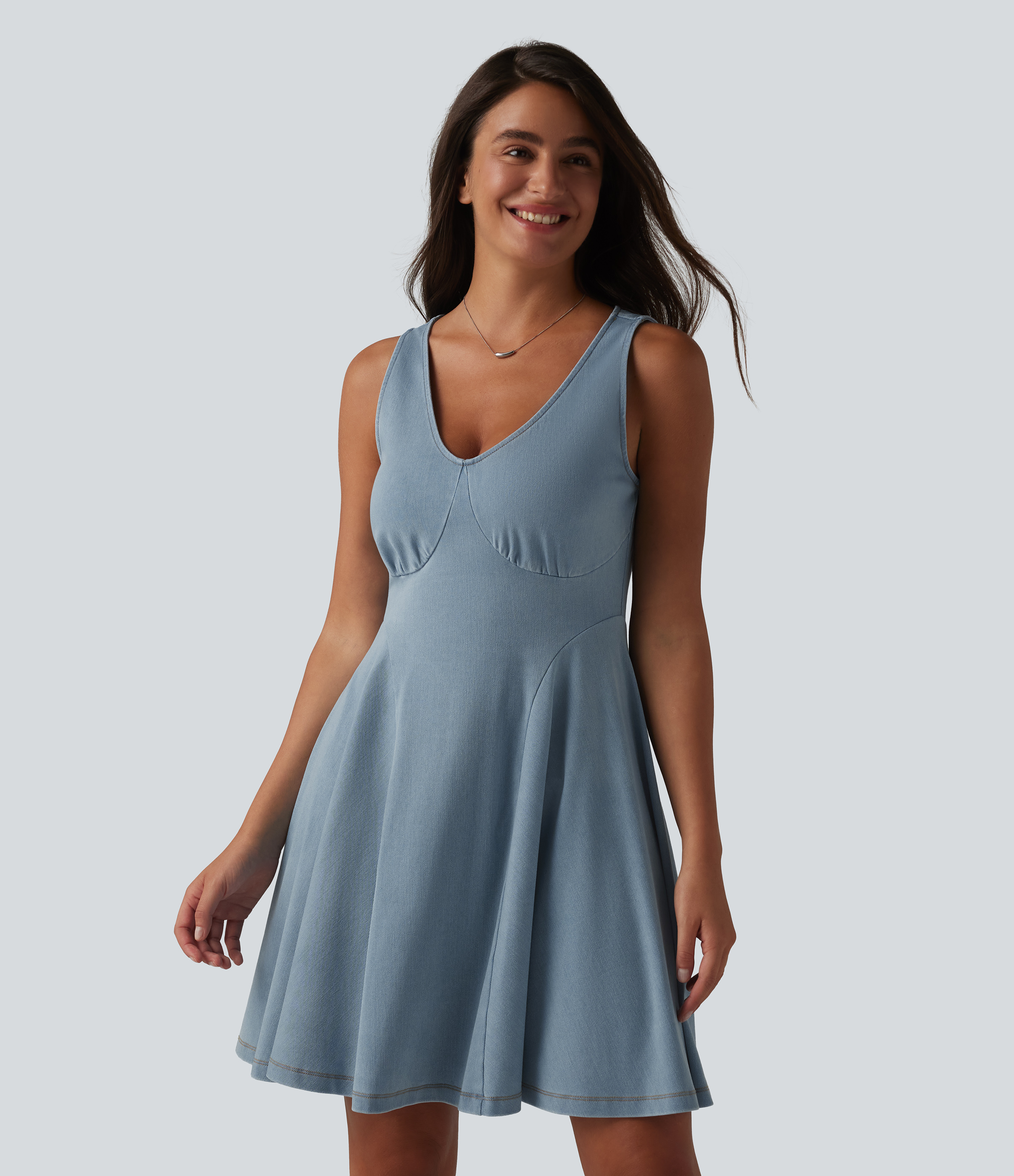 Halara Flex™ - Ausgestelltes, ärmelloses Minikleid aus verwaschenem Lyocell-Denim mit V-Ausschnitt