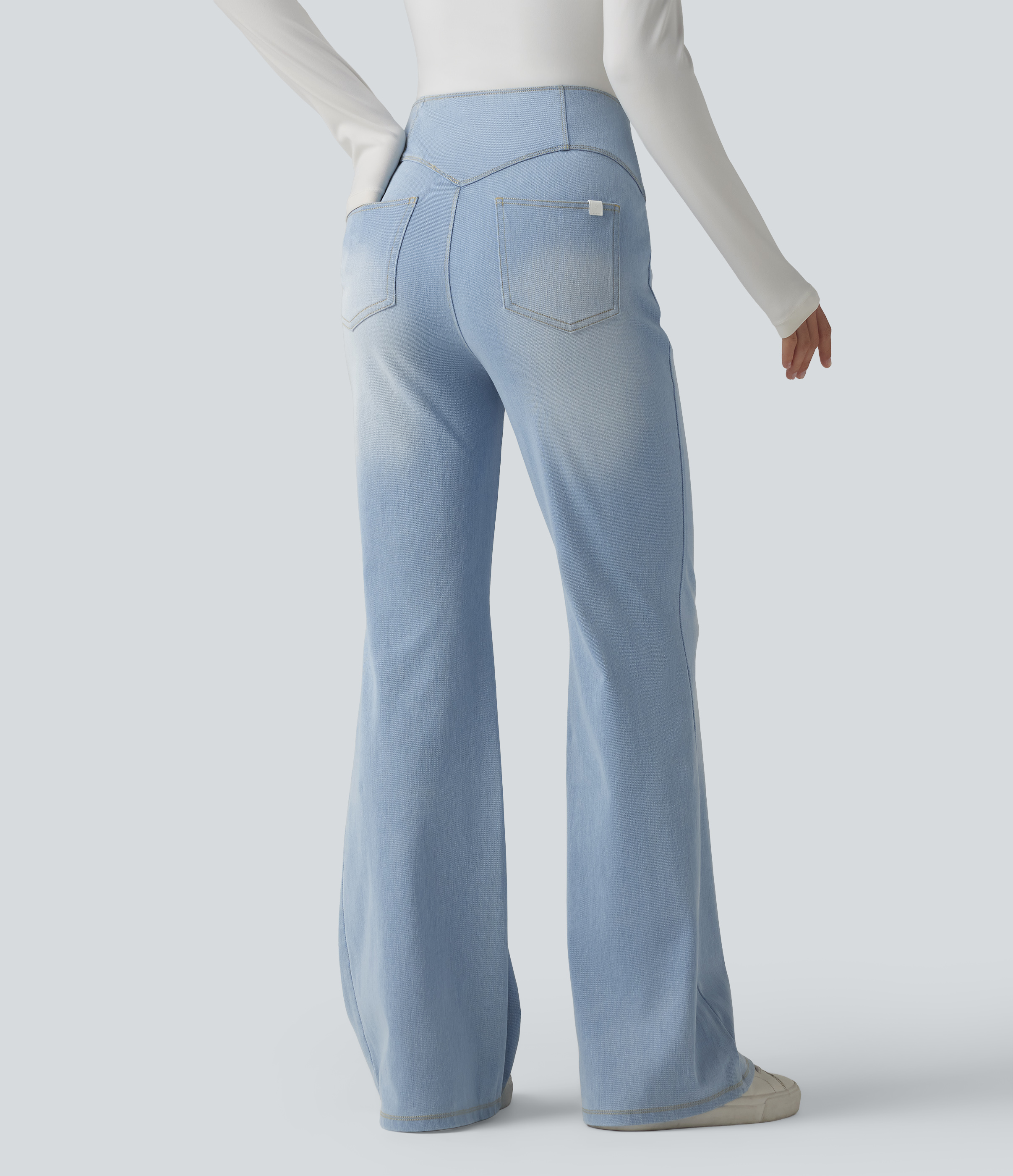 Powder Blue Denim Halara Flex™ högmidjade, magformande vardagsjeans med utsvängd passform och fickor / 2