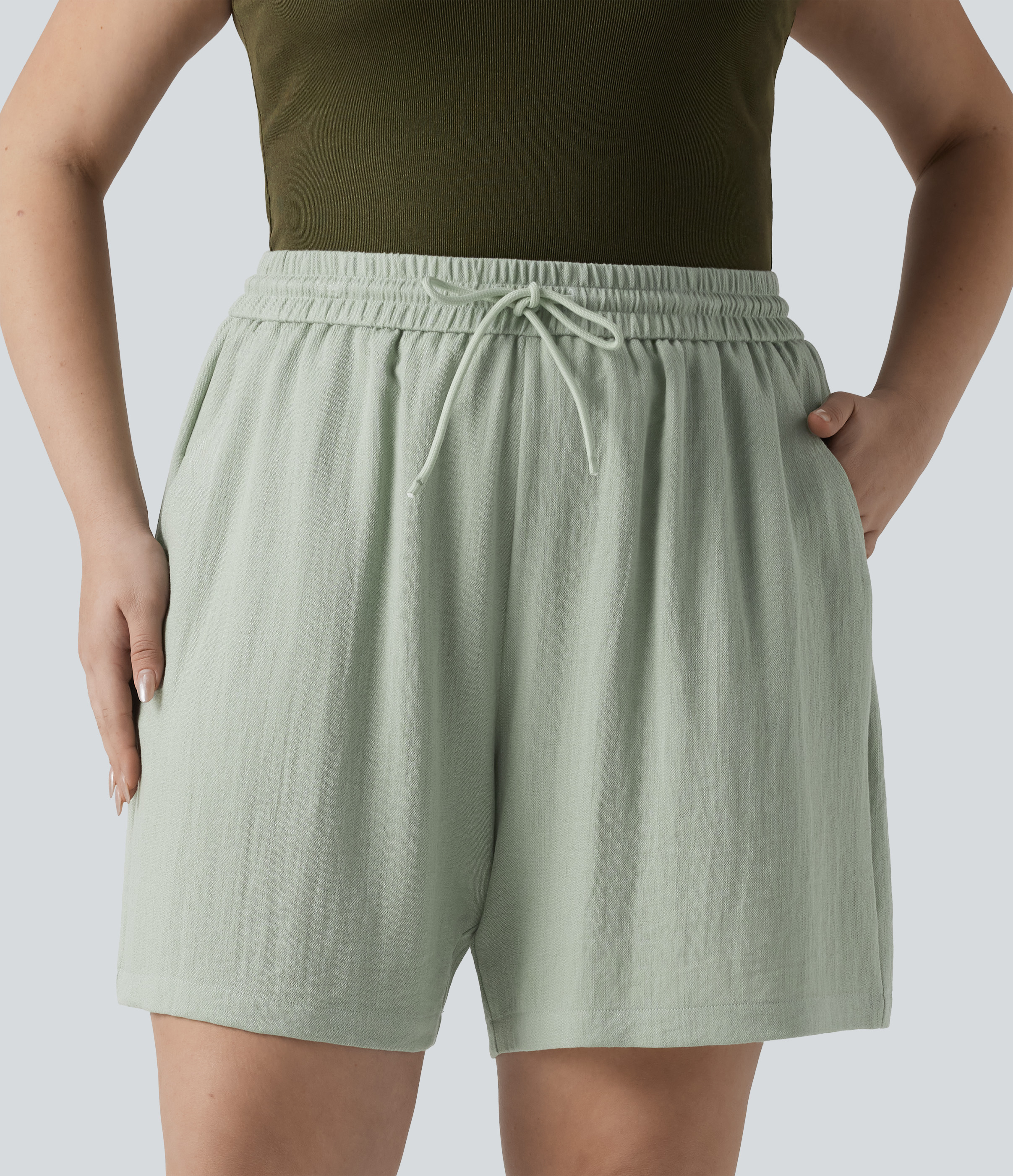 Lässige Shorts in Leinenoptik mit hohem Bund, Seitentaschen und Kordelzug - Plus-Size