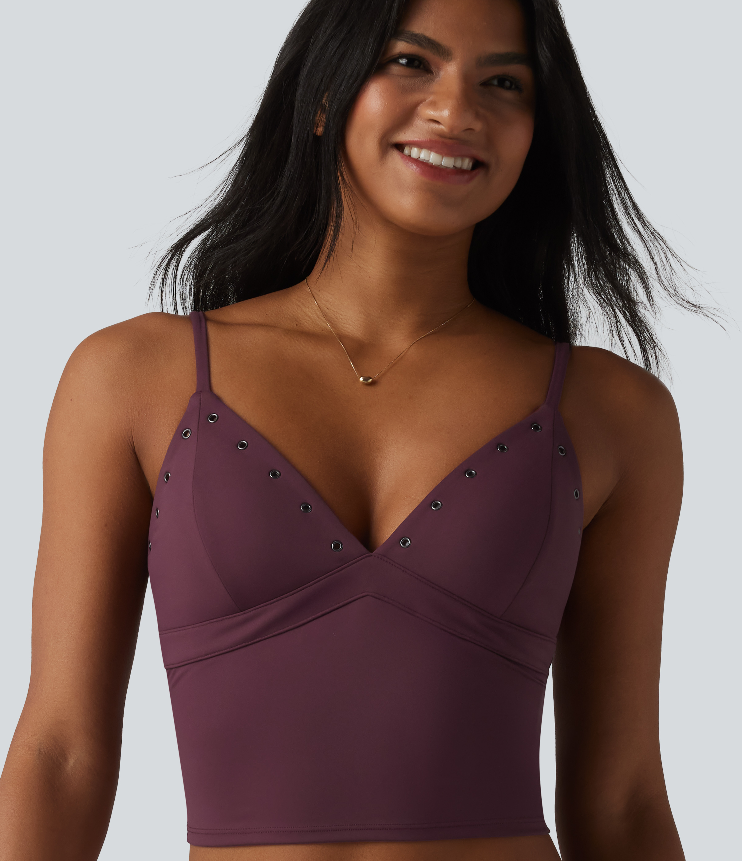 Débardeur court décontracté SoftlyZero™ à bretelles ajustables et œillets, avec soutien-gorge intégré et toucher frais.