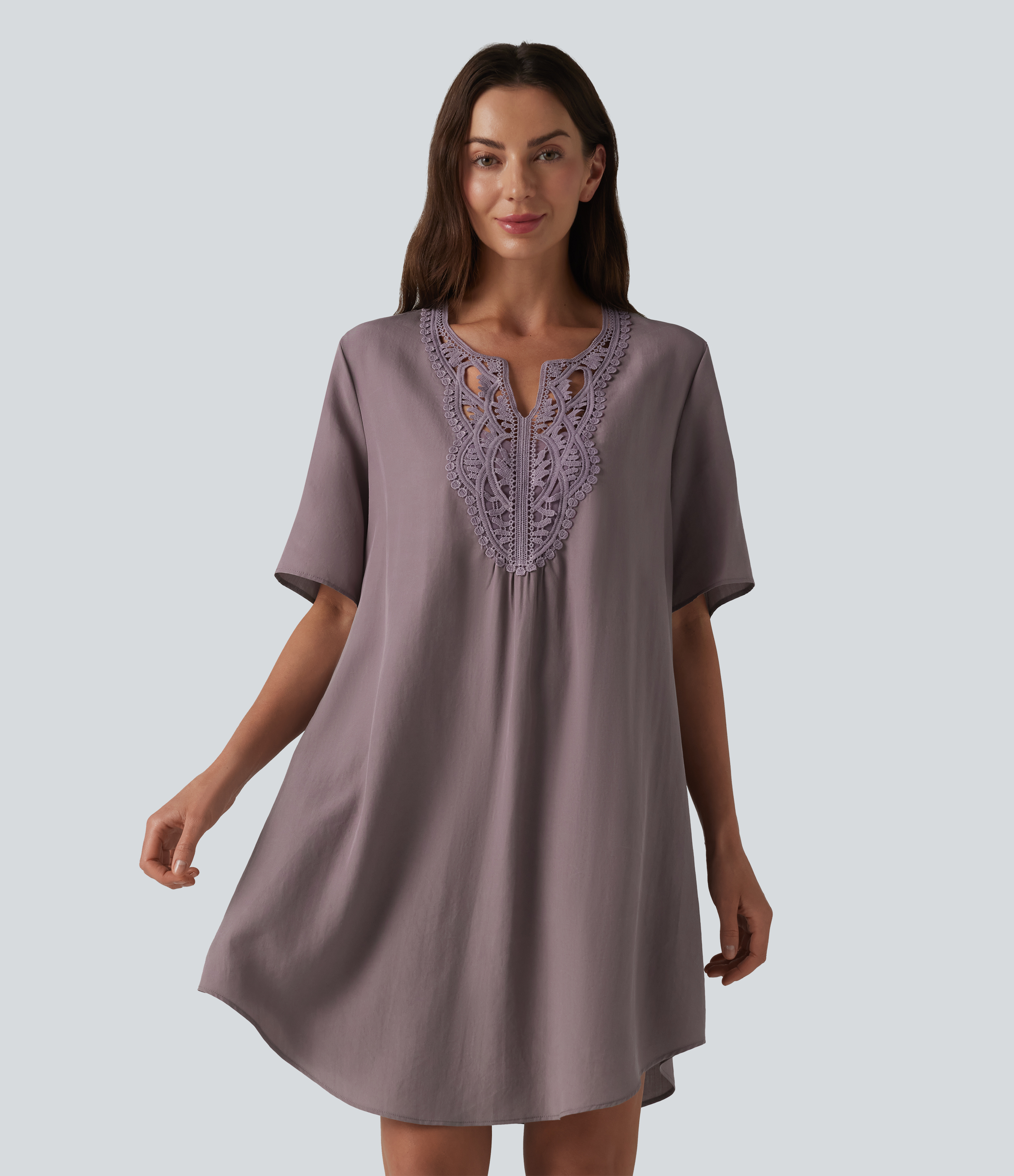 Robe tunique courte décontractée en lyocell à col en V et manches courtes, ornée de dentelle contrastée