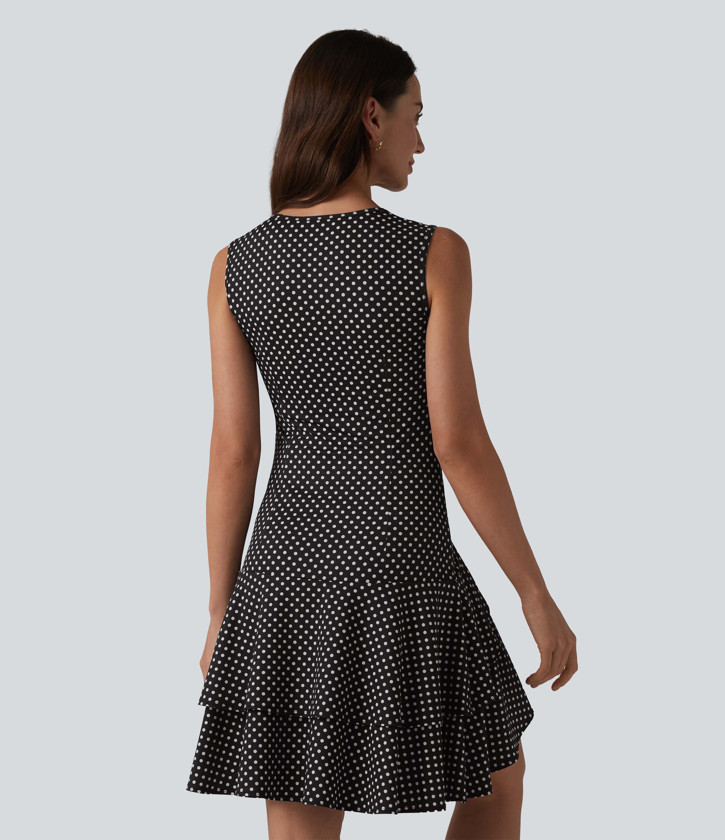 Midnight Dots Ärmelloses Mini-Freizeitkleid mit Rundhalsausschnitt, gestuftem Rüschen-Saum und Polka-Dots / 2