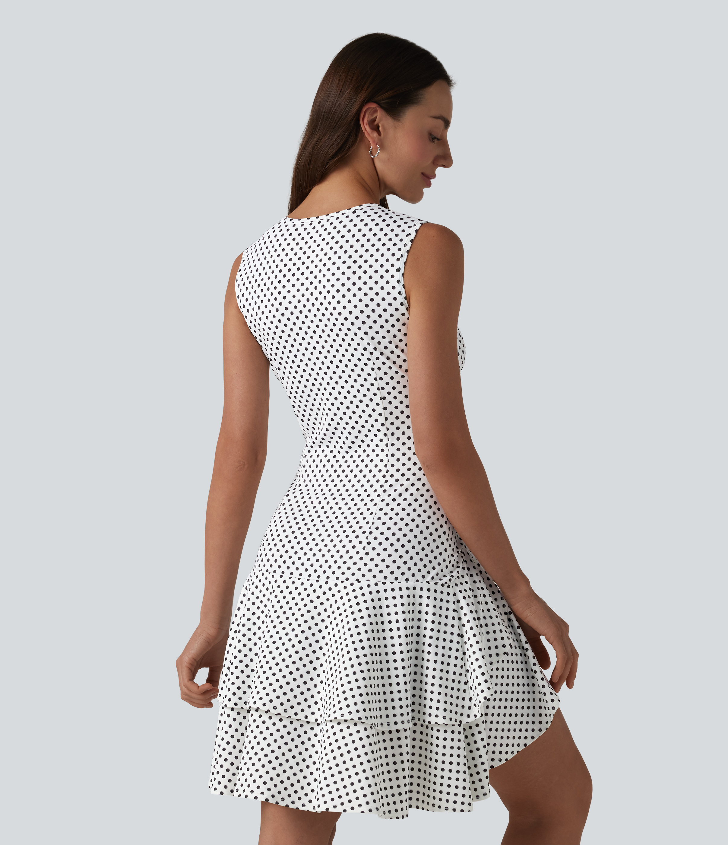 Snow Dots Robe mini décontractée à pois, col rond, sans manches, ourlet à volants superposés / 2