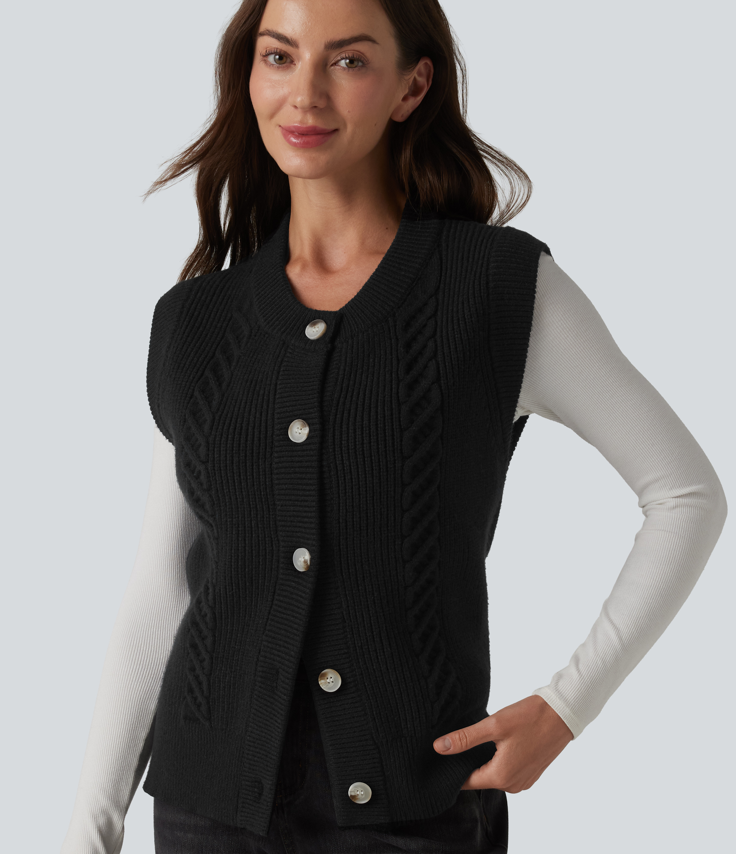 Lässige Strickweste mit Rundhalsausschnitt, Saumschlitz und Knopfleiste
