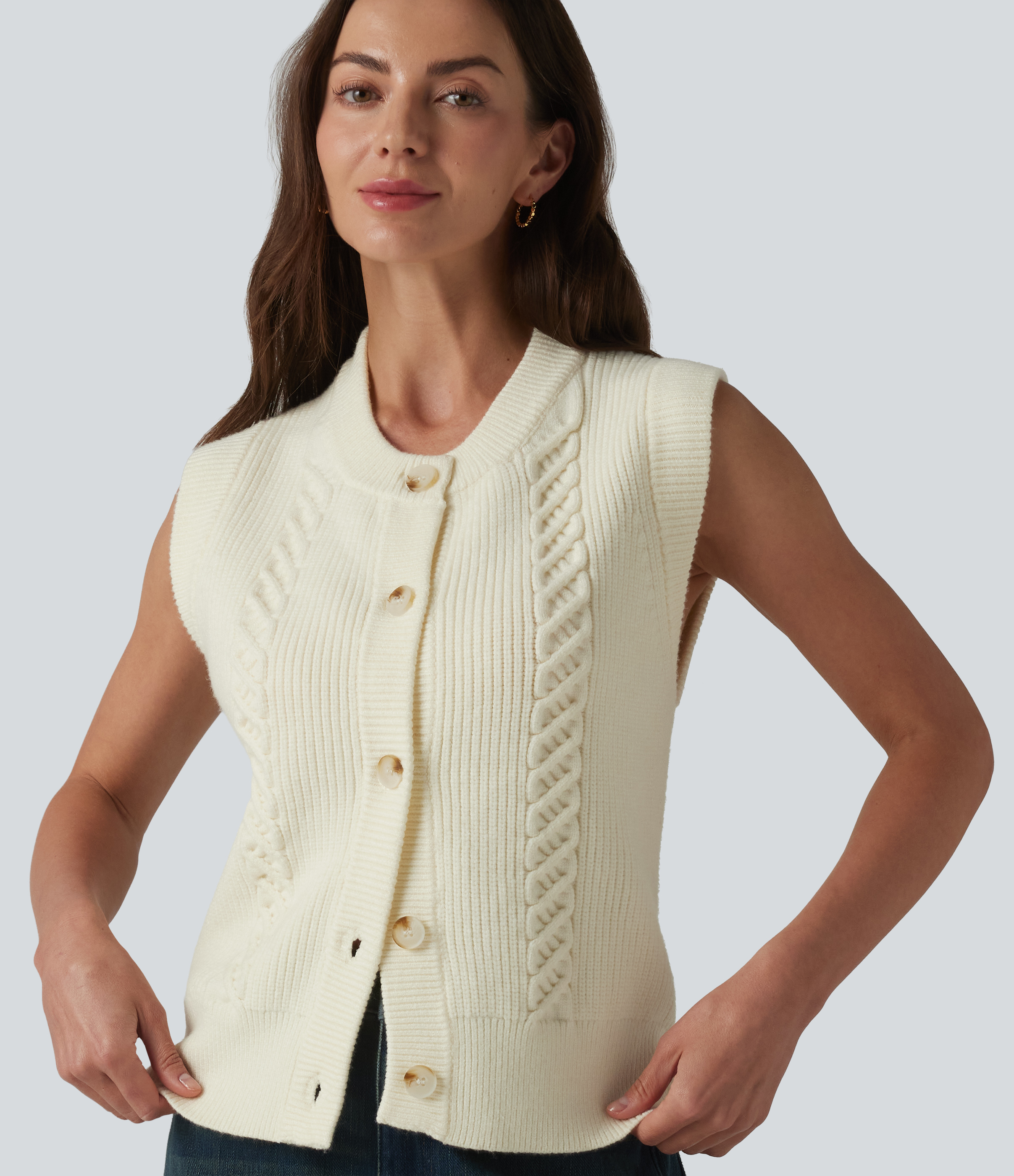 Lässige Strickweste mit Rundhalsausschnitt, Saumschlitz und Knopfleiste