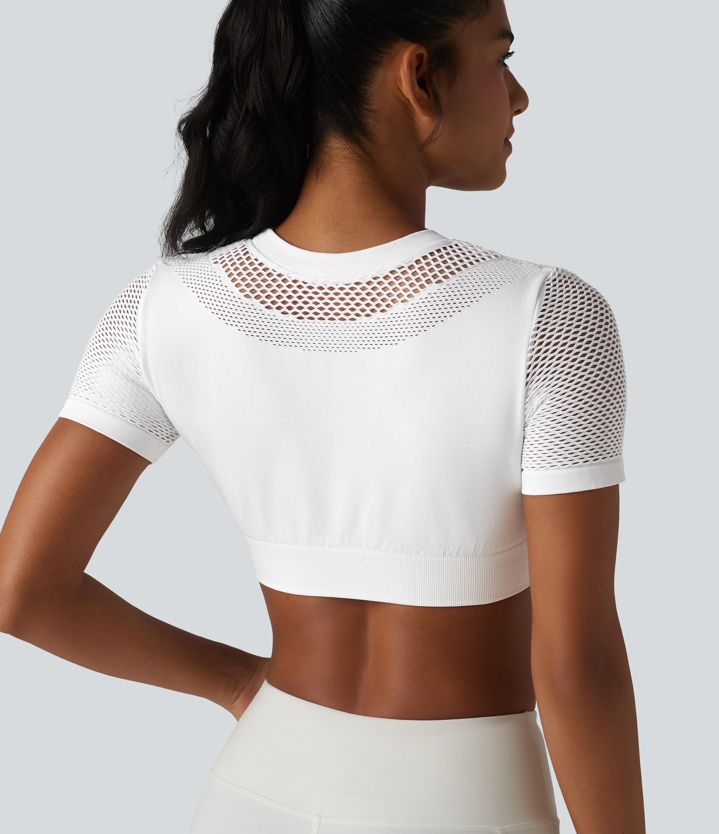 OneForm Seamless Flow - Verkürztes Sport-Top mit Rundhalsausschnitt, kurzen Ärmeln und Cut-Out-Design