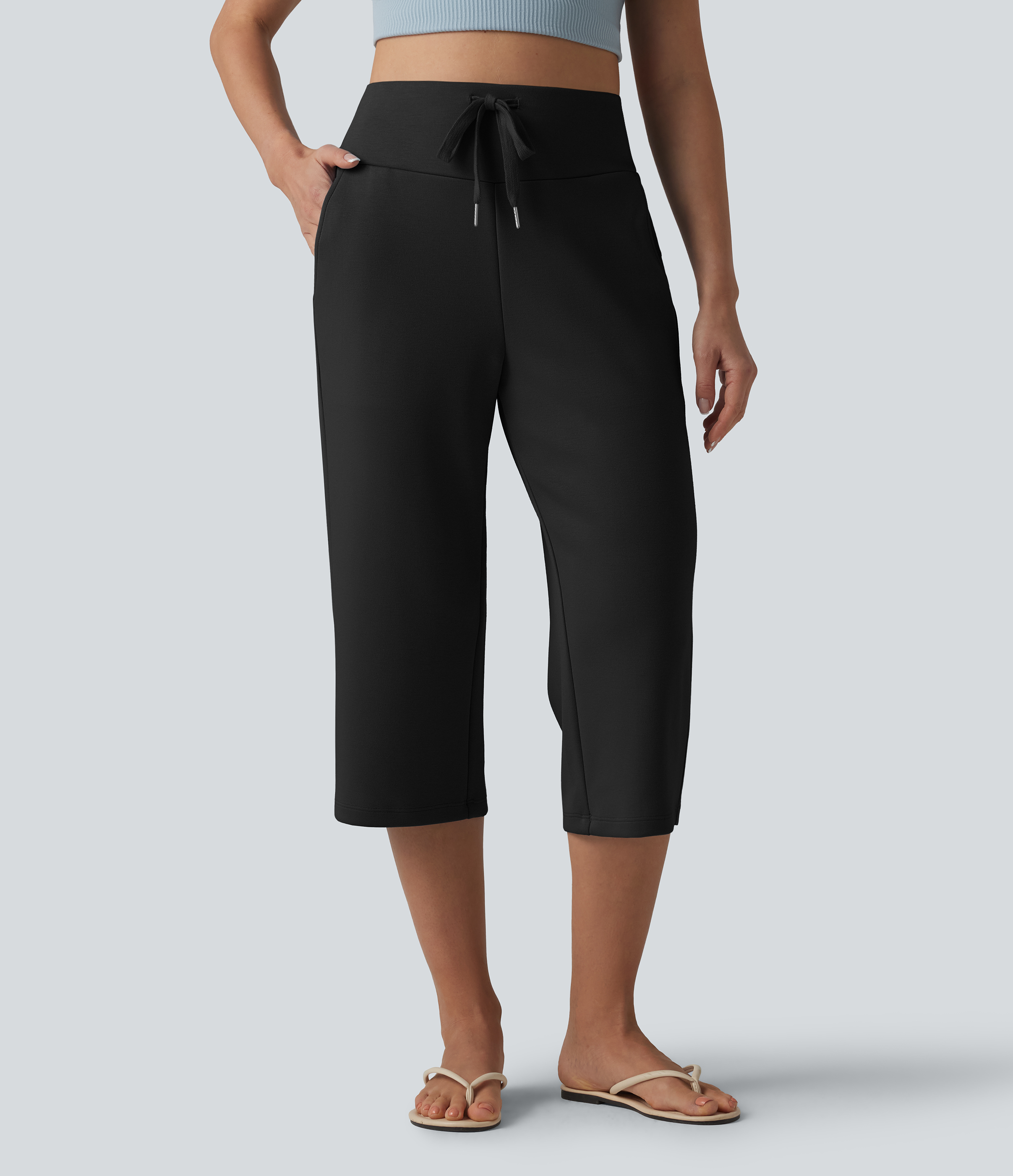 Lässige Capri-Hose mit hohem Bund, Kordelzug, geradem Bein und Taschen