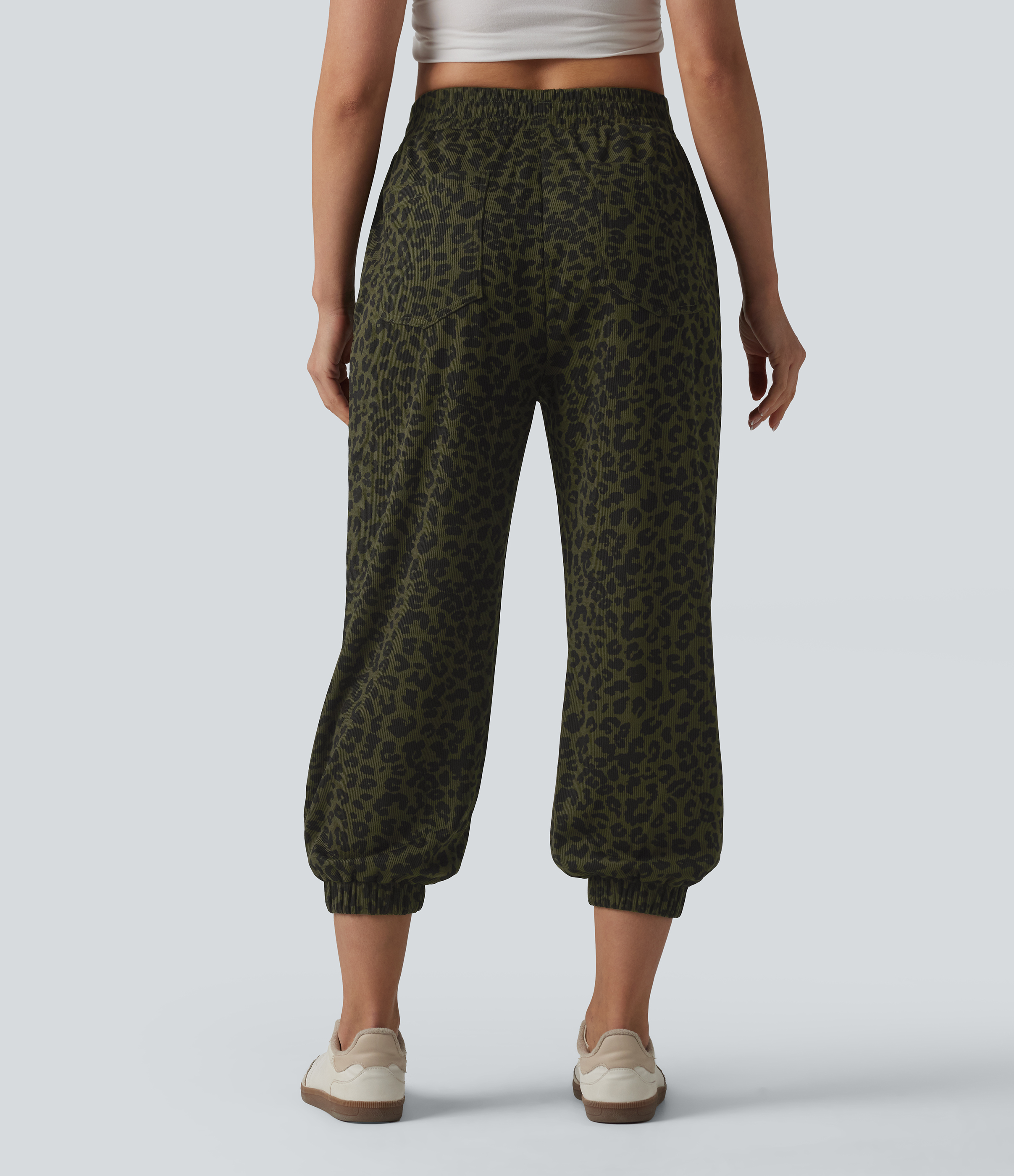 Olive Noir Joggers baggy courts et décontractés, taille haute, imprimé léopard, avec poches / 2