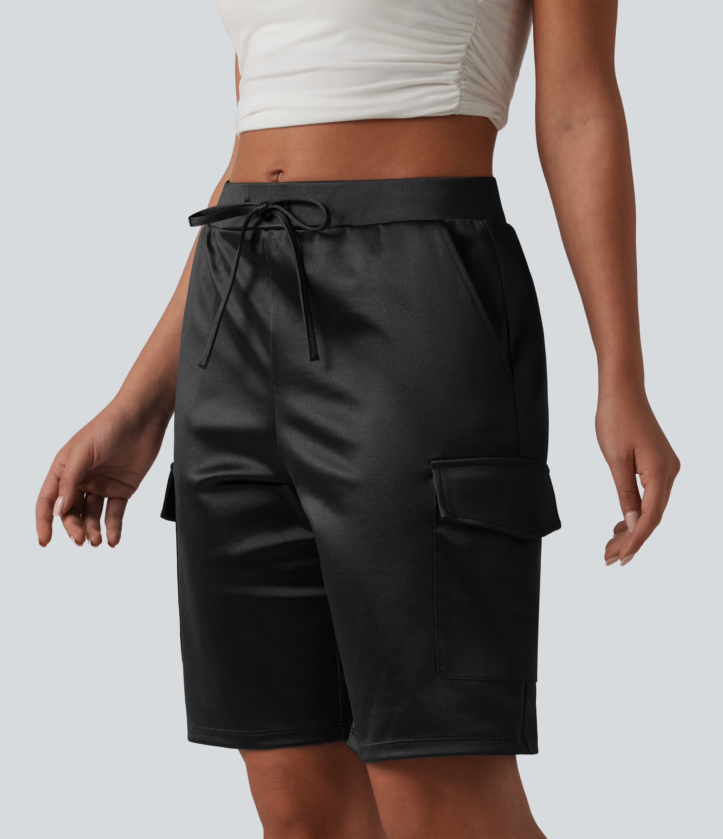 Satin-Cargo-Shorts mit mittlerer Bundhöhe, Kordelzug und Taschen, 9''