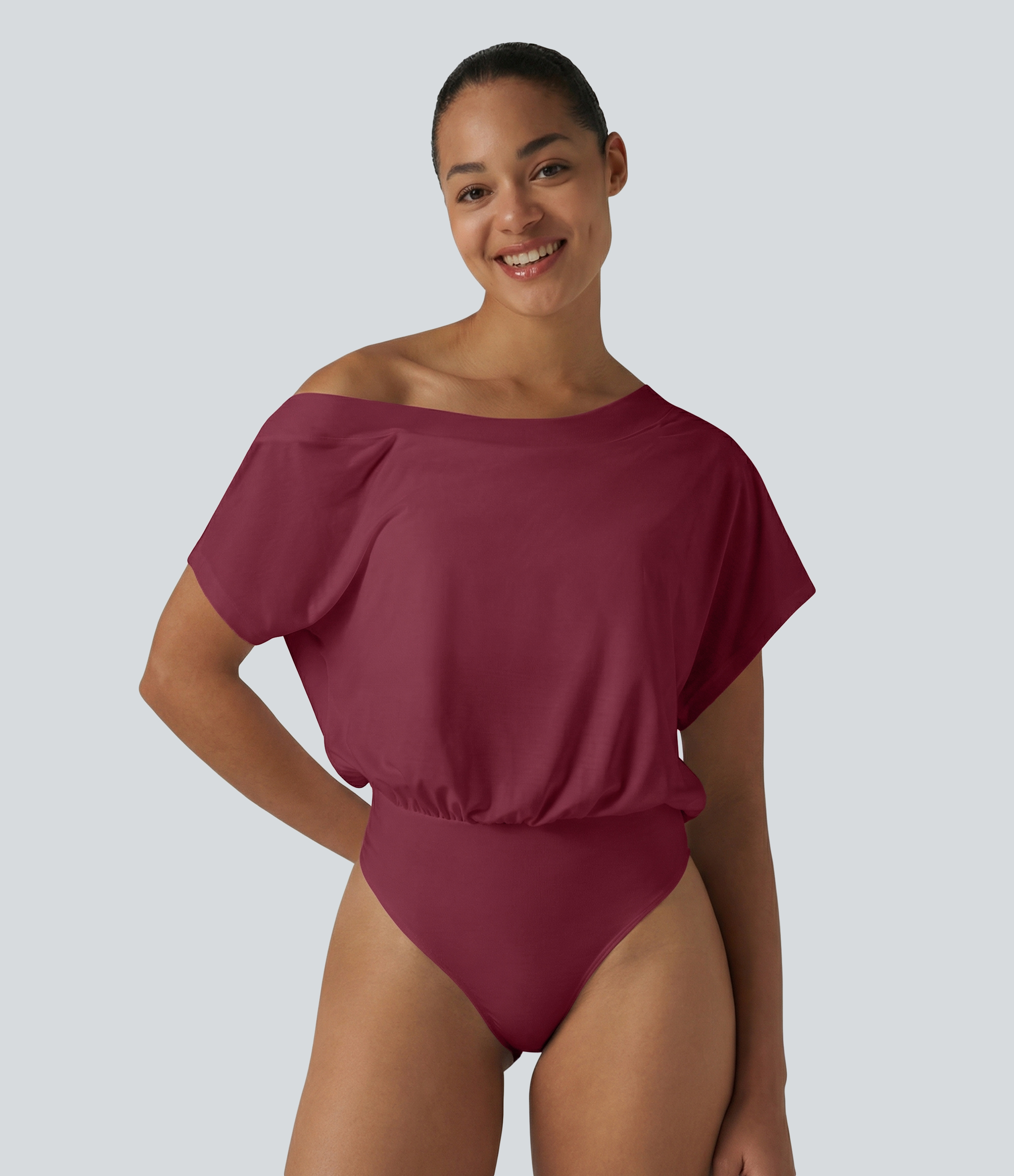 Body décontracté une épaule avec soutien-gorge intégré, manches courtes, séchage rapide