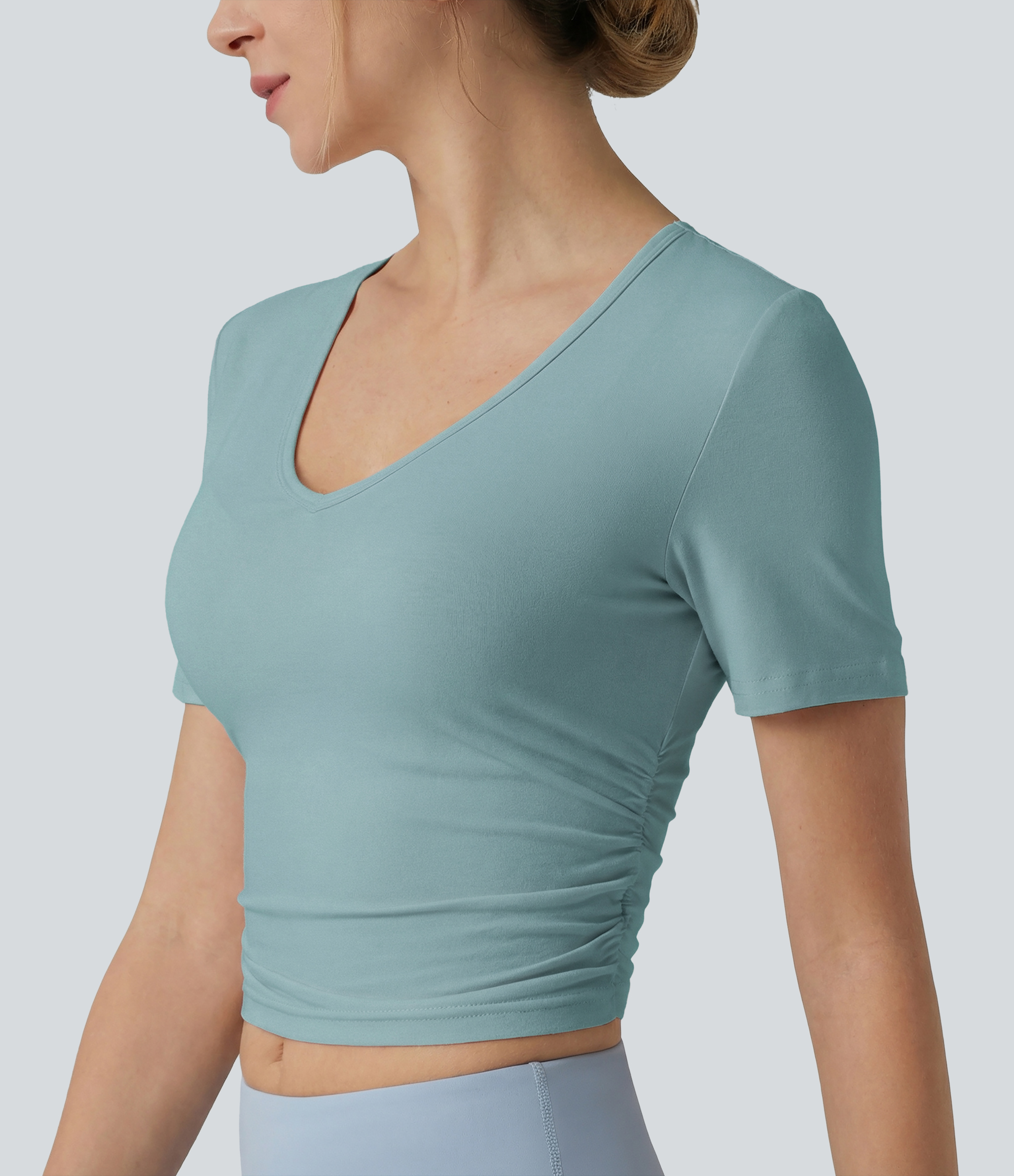 Lässiges, kurzärmeliges, bauchfreies T-Shirt mit V-Ausschnitt