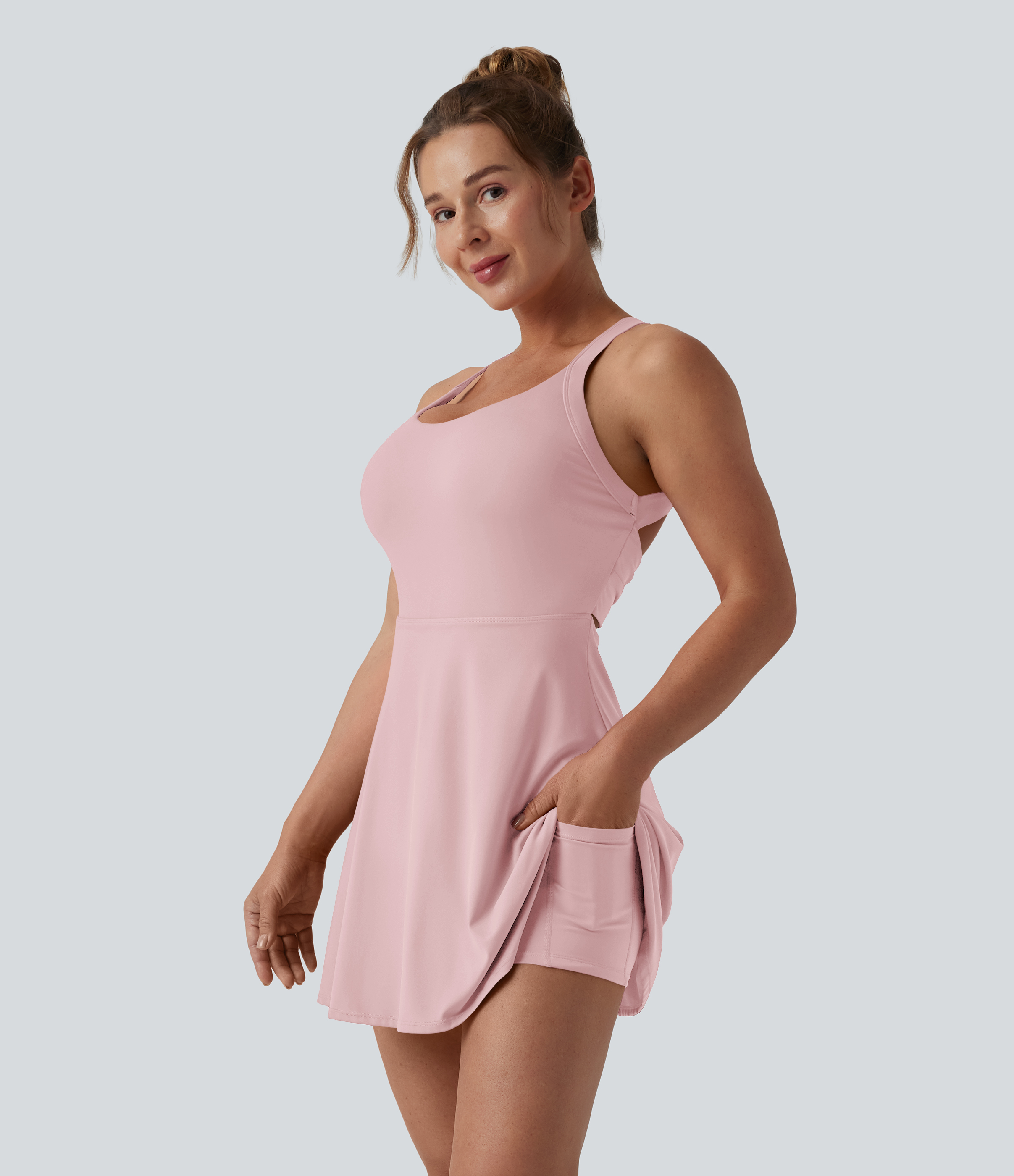SoftlyZero™ vestido ligero sin espalda, con detalle cruzado y "Cool Touch" para baile y actividad — Edición Easy Peezy, copas D–F