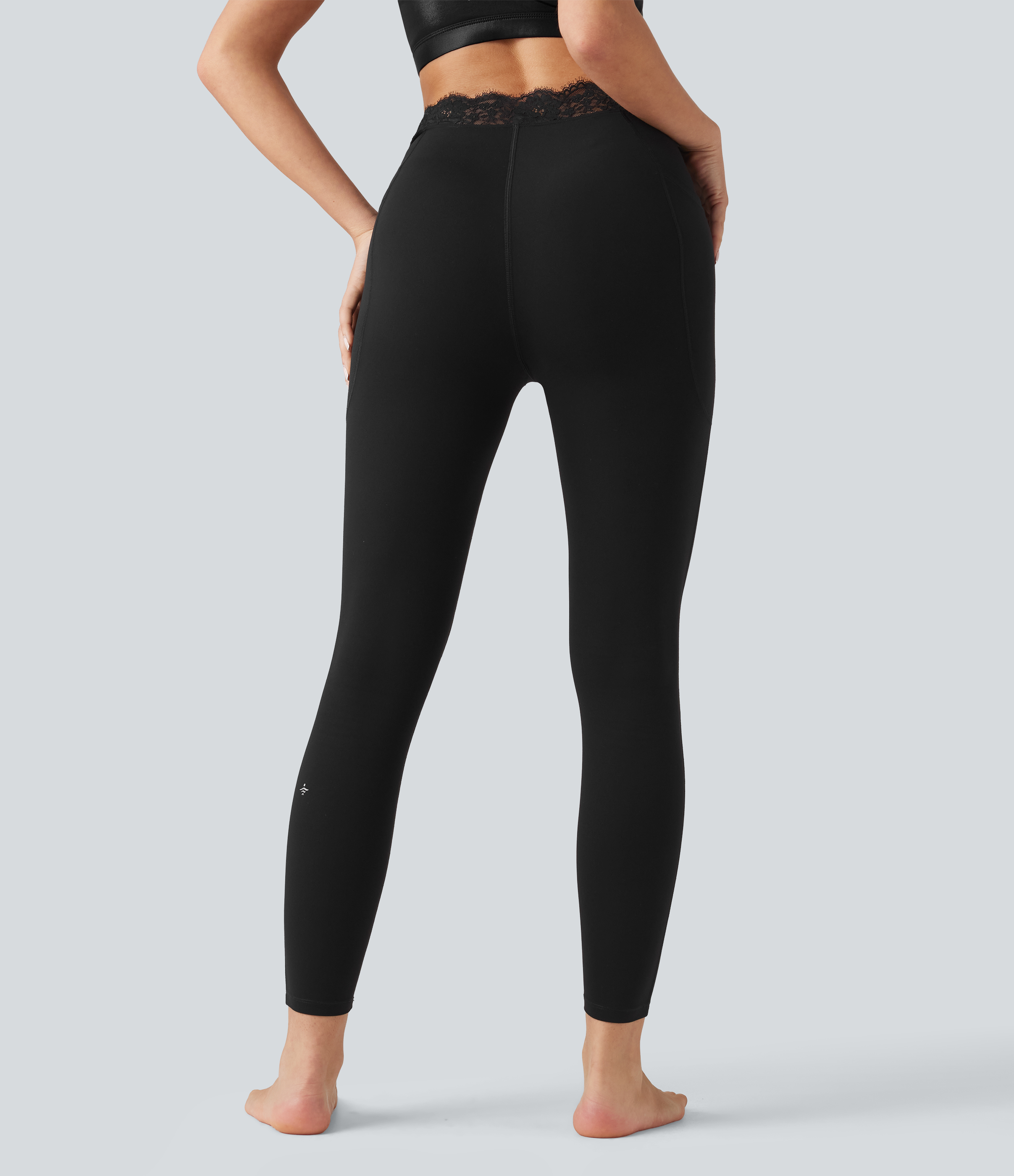 Schwarz Halara UltraSculpt™ V-förmige, hochgeschnittene Yoga-Leggings mit kontrastierender Spitze und Taschen / 2