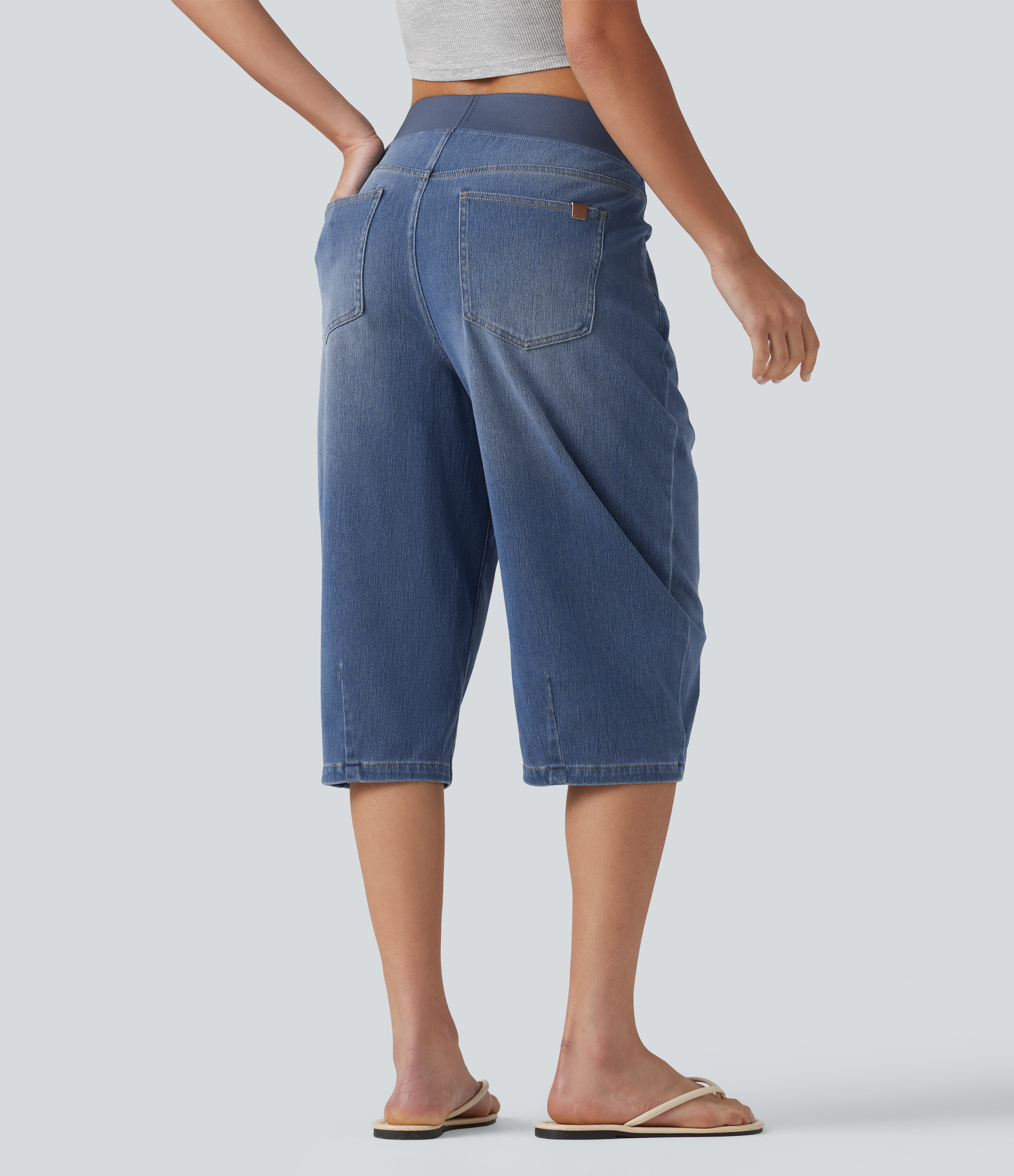 Estate Blue Denim Halara Flex™ - Lässige Capri-Jeans mit niedrigem Bund, mehreren Taschen und Barrel-Leg / 2
