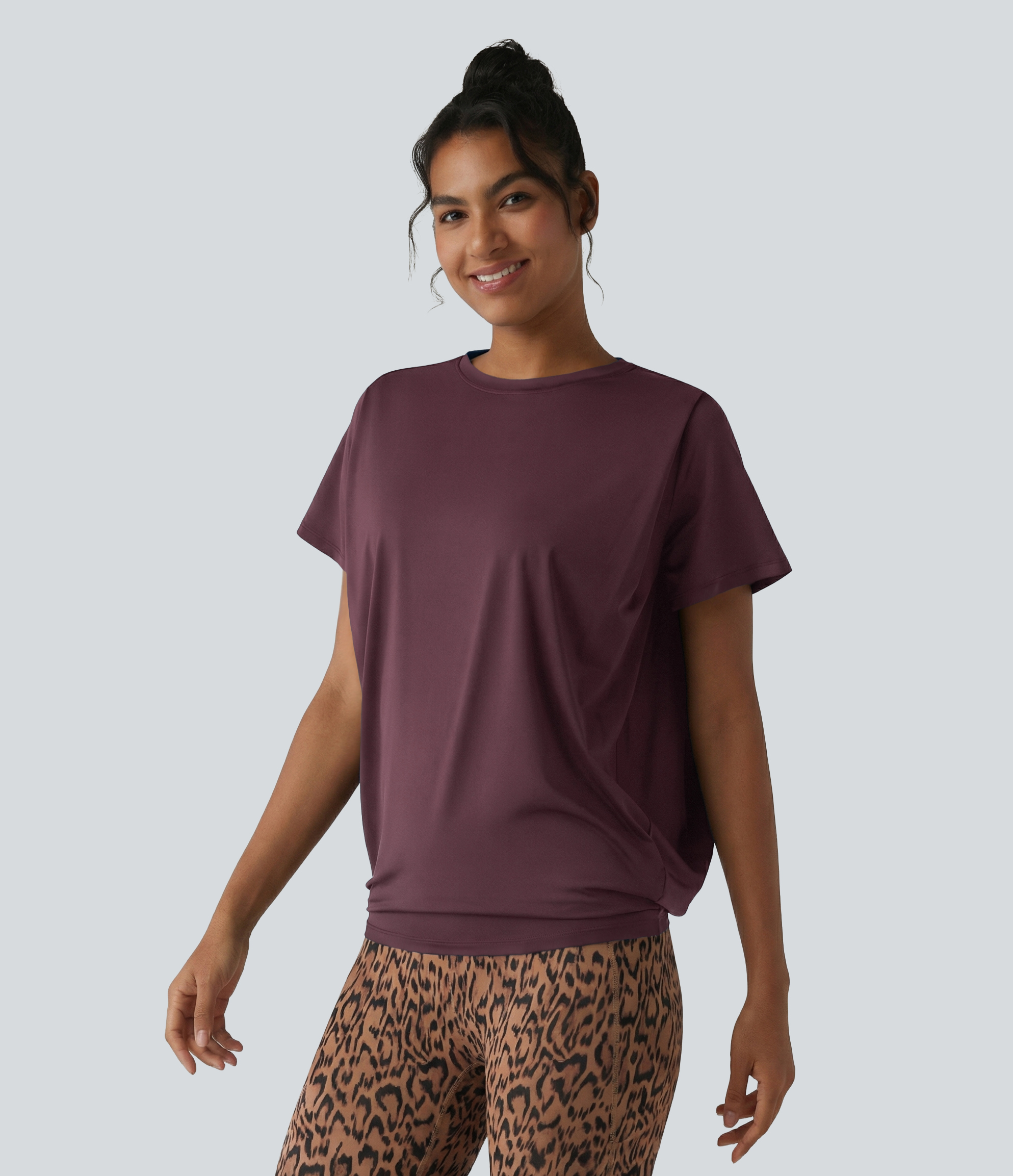 Yoga- und Sporttop mit Rundhalsausschnitt, kurzen Ärmeln, Raffung und kühlendem Tragegefühl – UPF50+