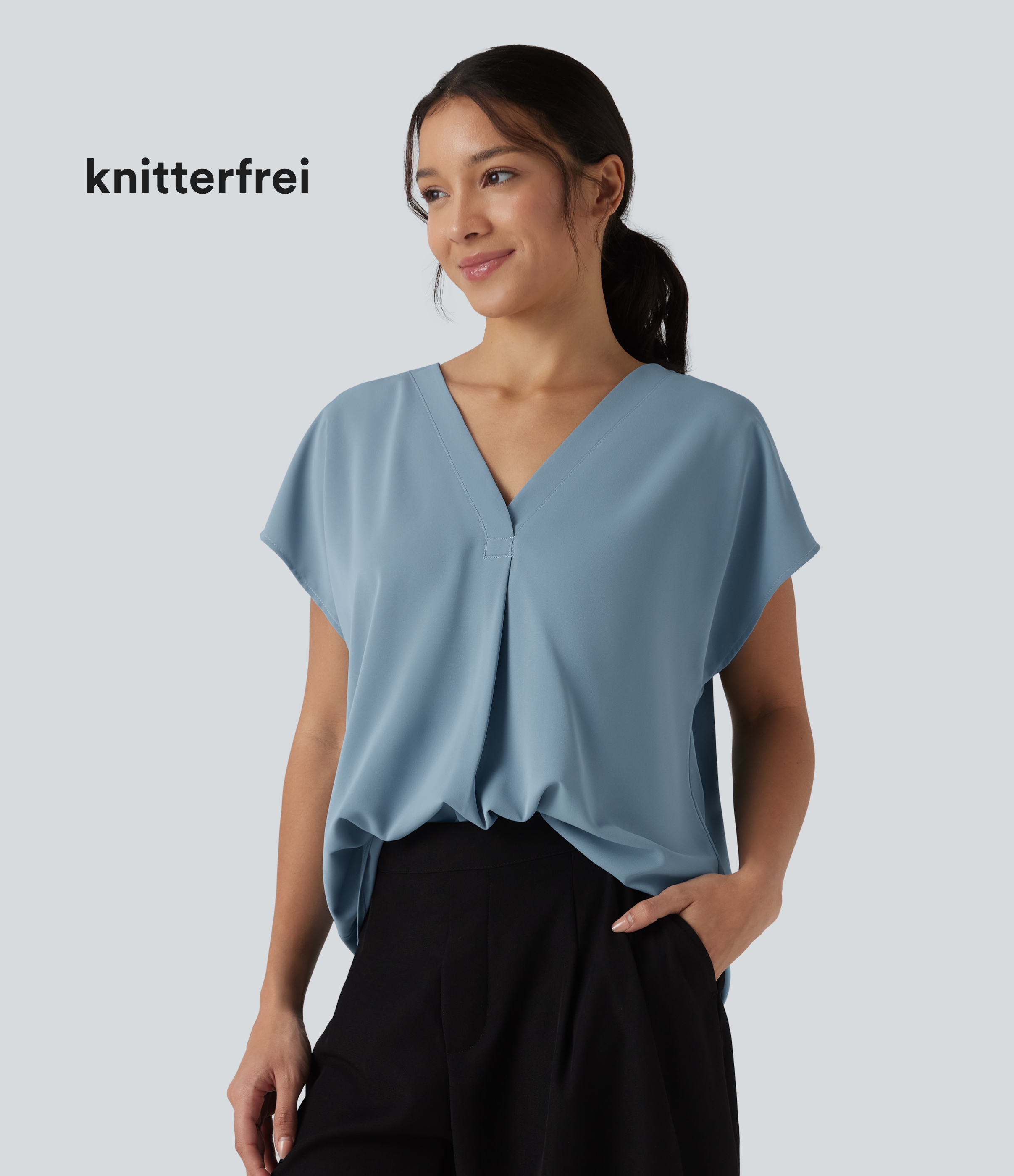 Oversized Arbeits-Bluse mit V-Ausschnitt und kurzen Ärmeln - knitterfrei