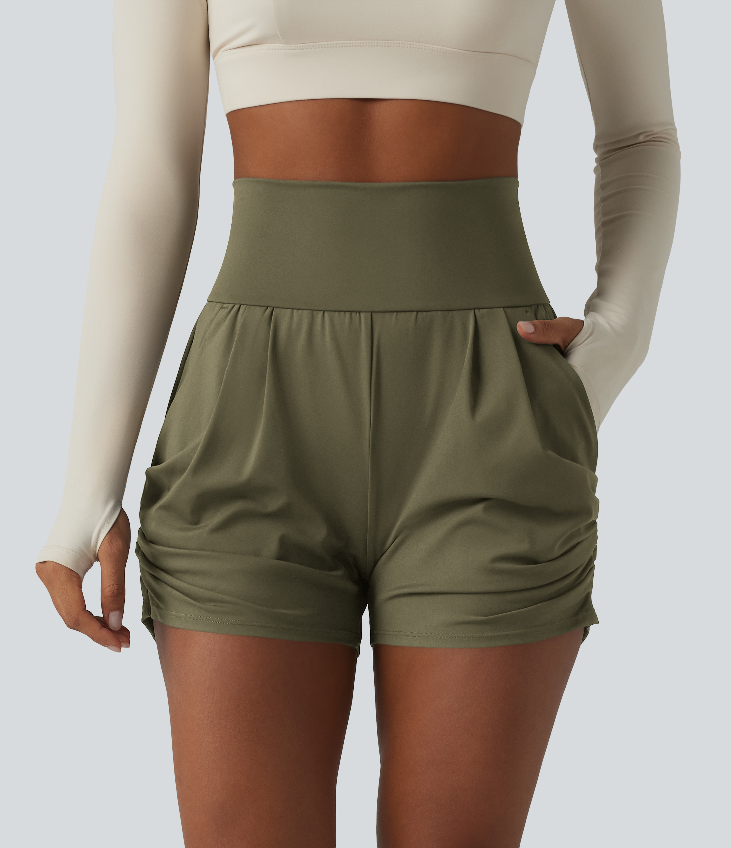 SoftlyZero™ Luftige, hoch geschnittene, geraffte Cool-Touch Yoga-Shorts 3'' mit Taschen