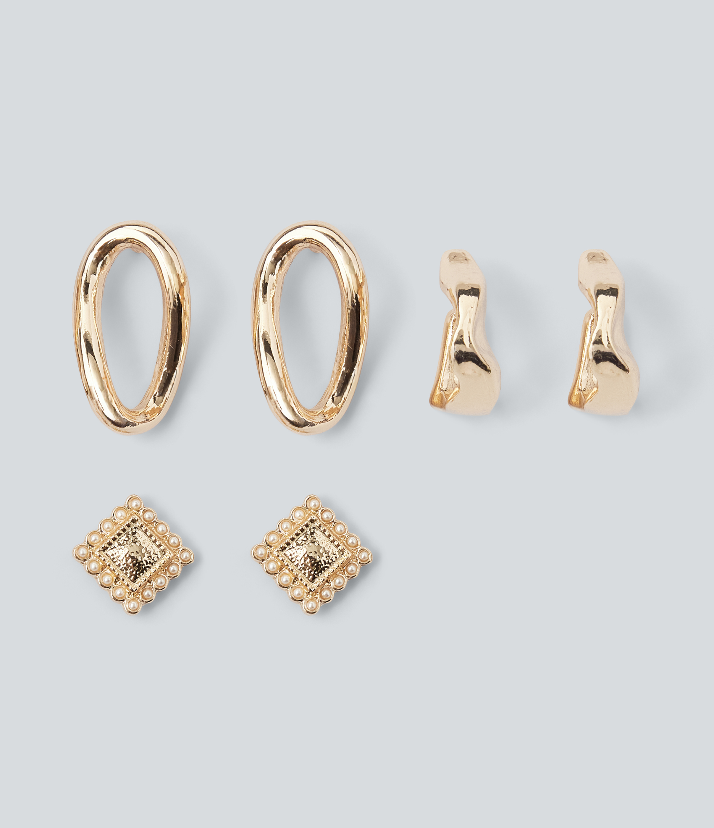 Gold Alloy Earrings Set / 2