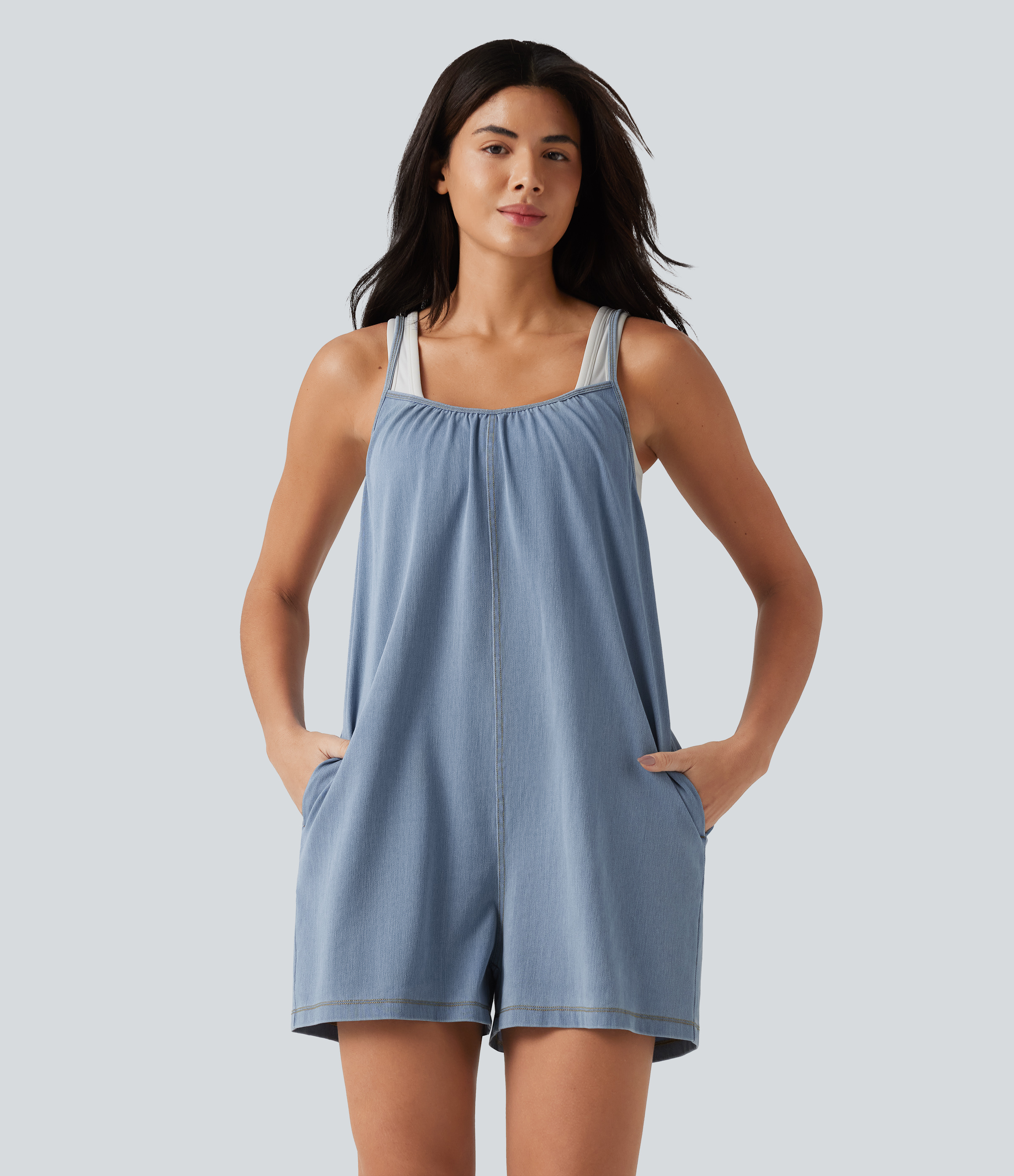 Halara Flex™ combishort décontracté en denim à encolure dégagée, avec poches