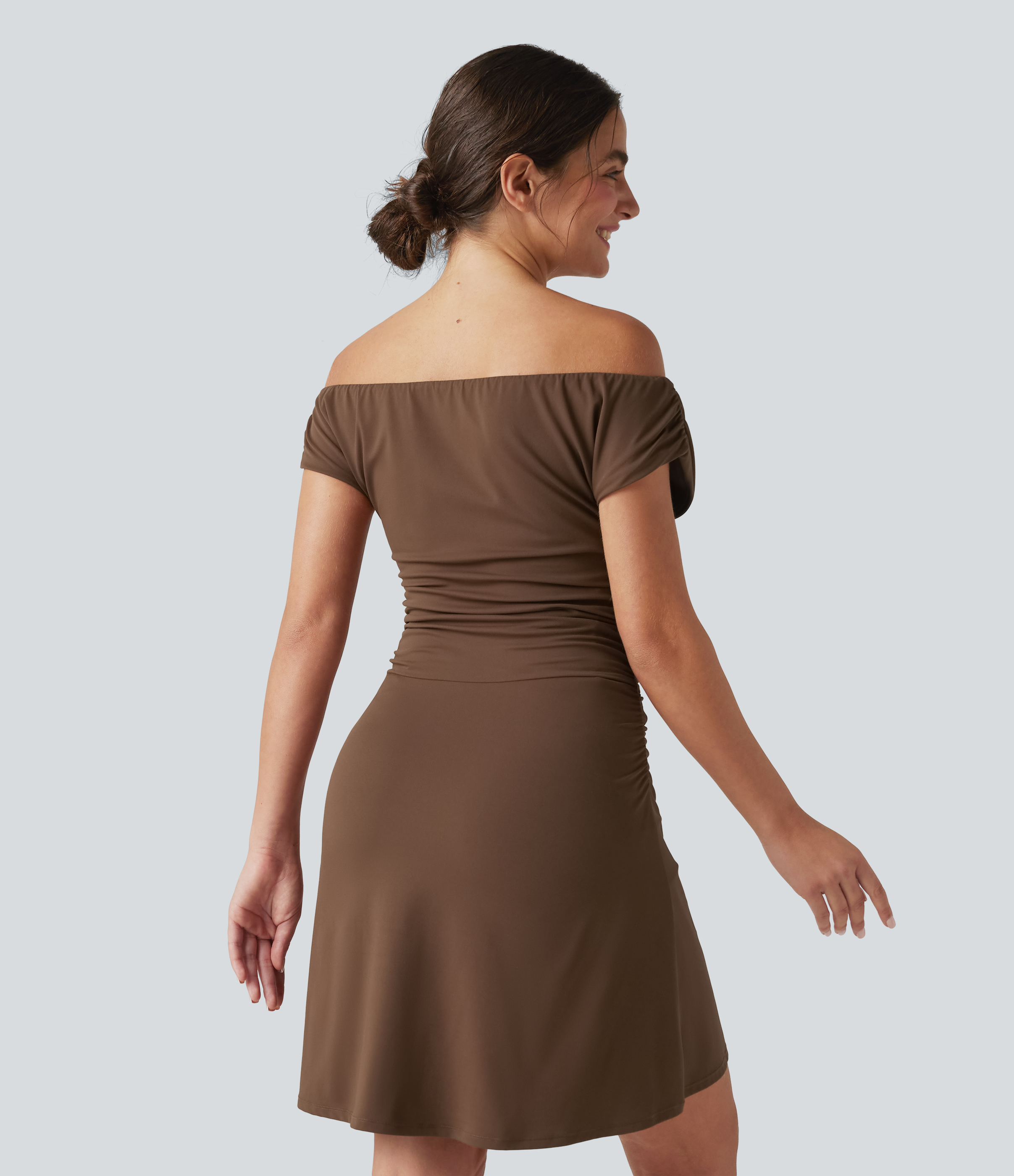 Soft Silt SoftlyZero™ robe active 2 en 1 pour yoga à épaules dénudées, avec bretelles amovibles, soutien‑gorge intégré et poches — Easy Peezy / 2