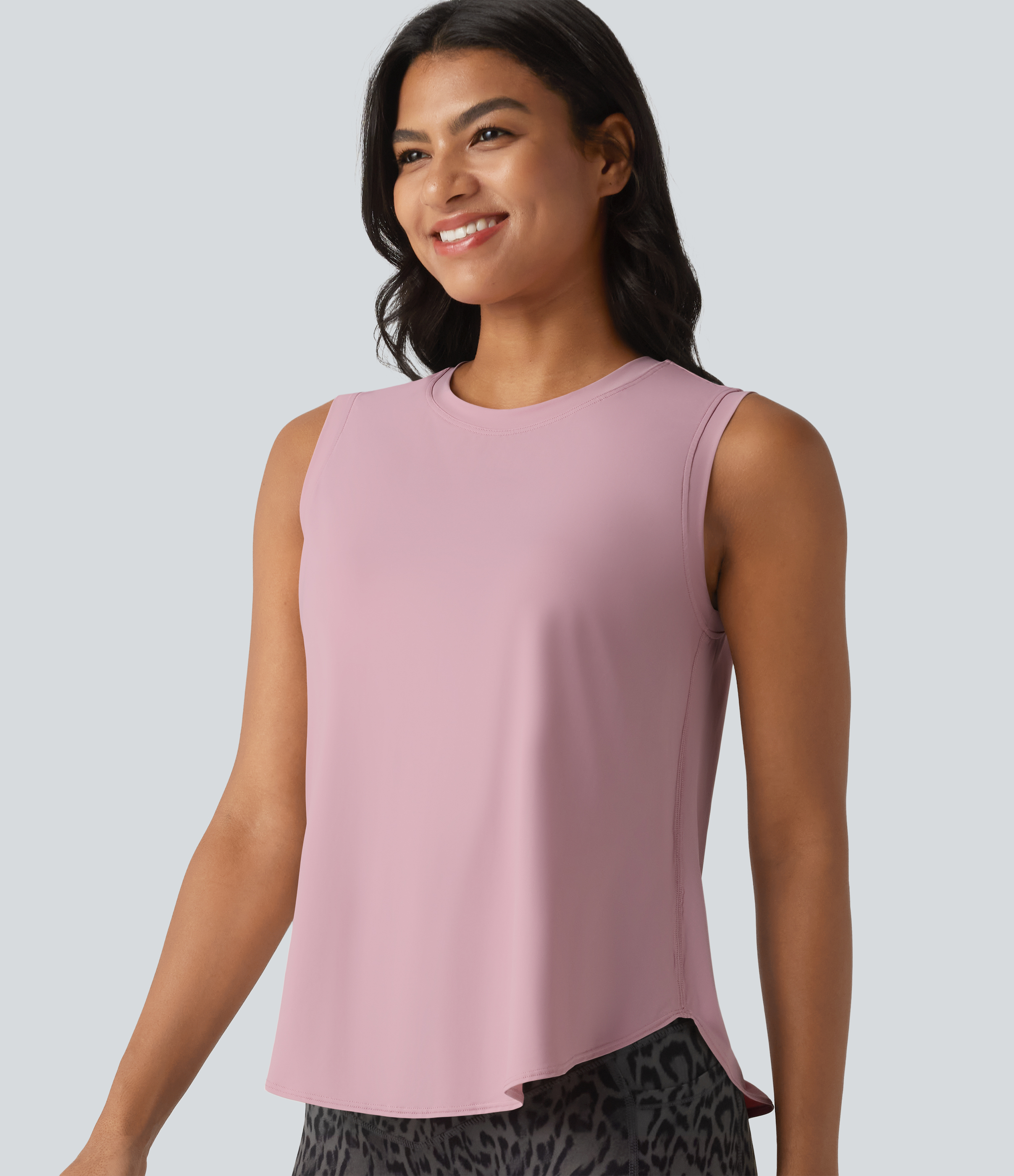 Round Neck Curved Hem Cool Touch Workout Tank Top-UPF50+