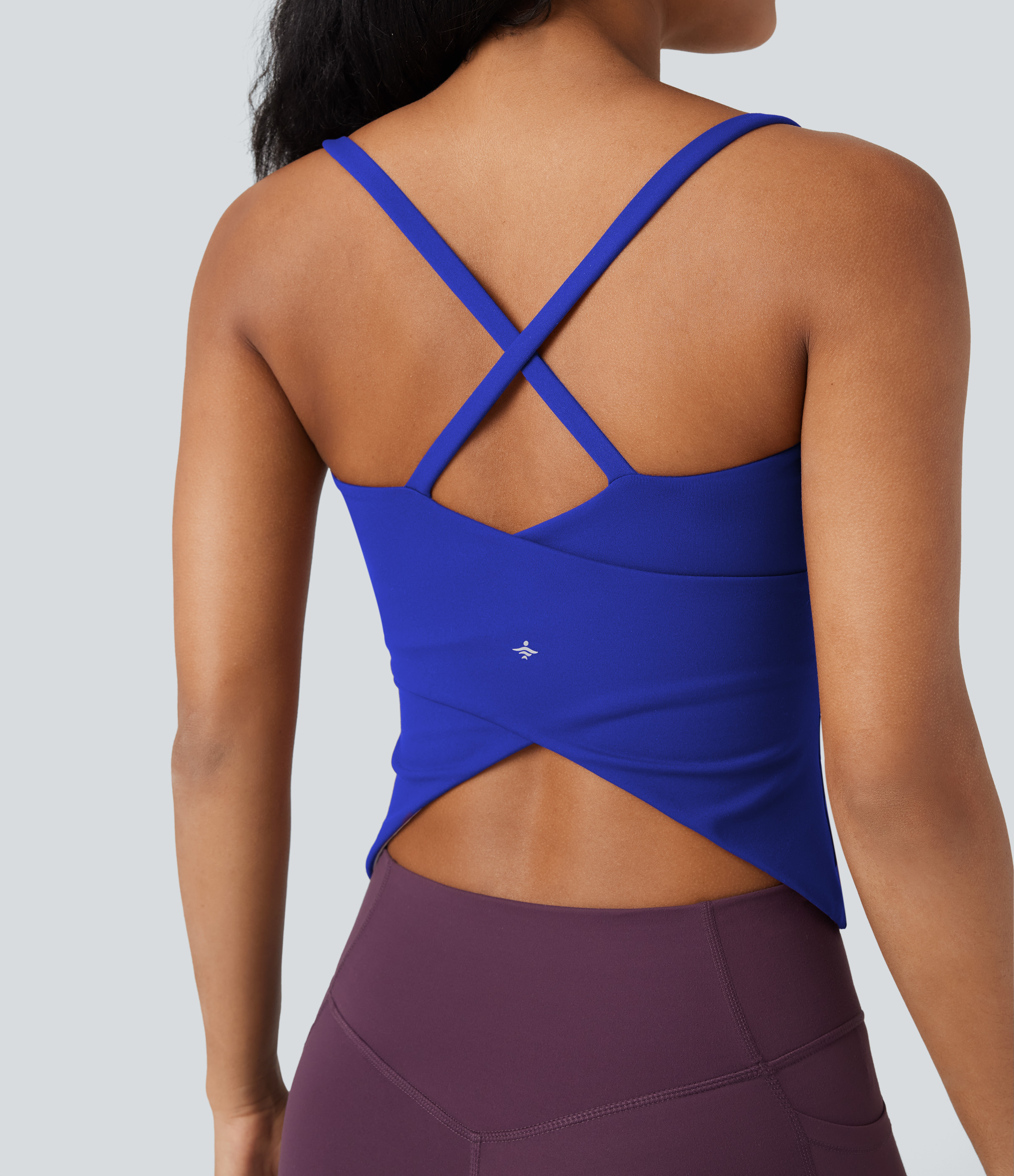 Ausgeschnittenes Neckholder-Top mit Rückenkreuzung und überlappendem Saum für Yoga