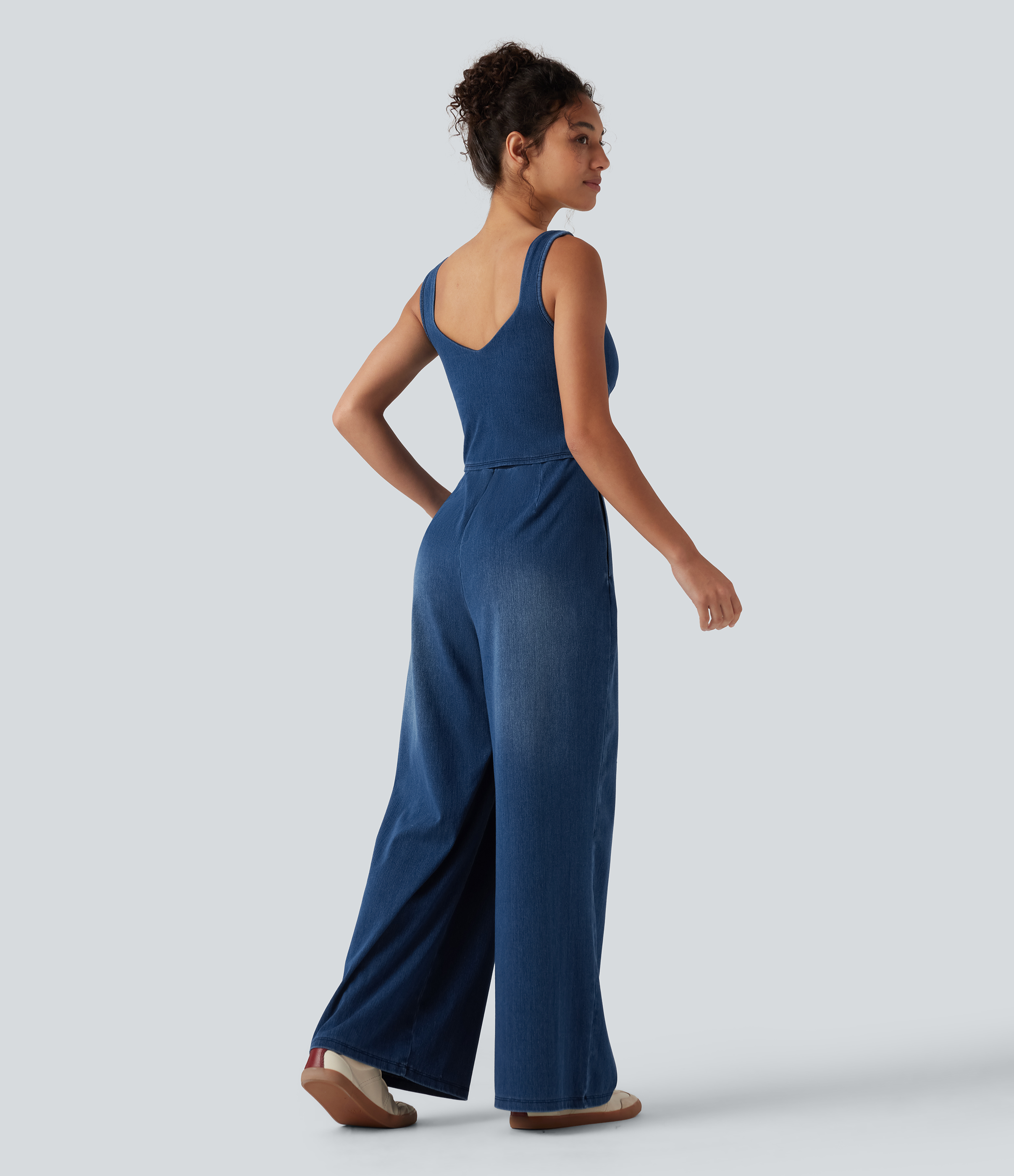 Estate Blue Denim Halara Flex™ denim casual samfestingur með innbyggðum brjóstahaldara og vösum - Easy Peezy útgáfa / 2