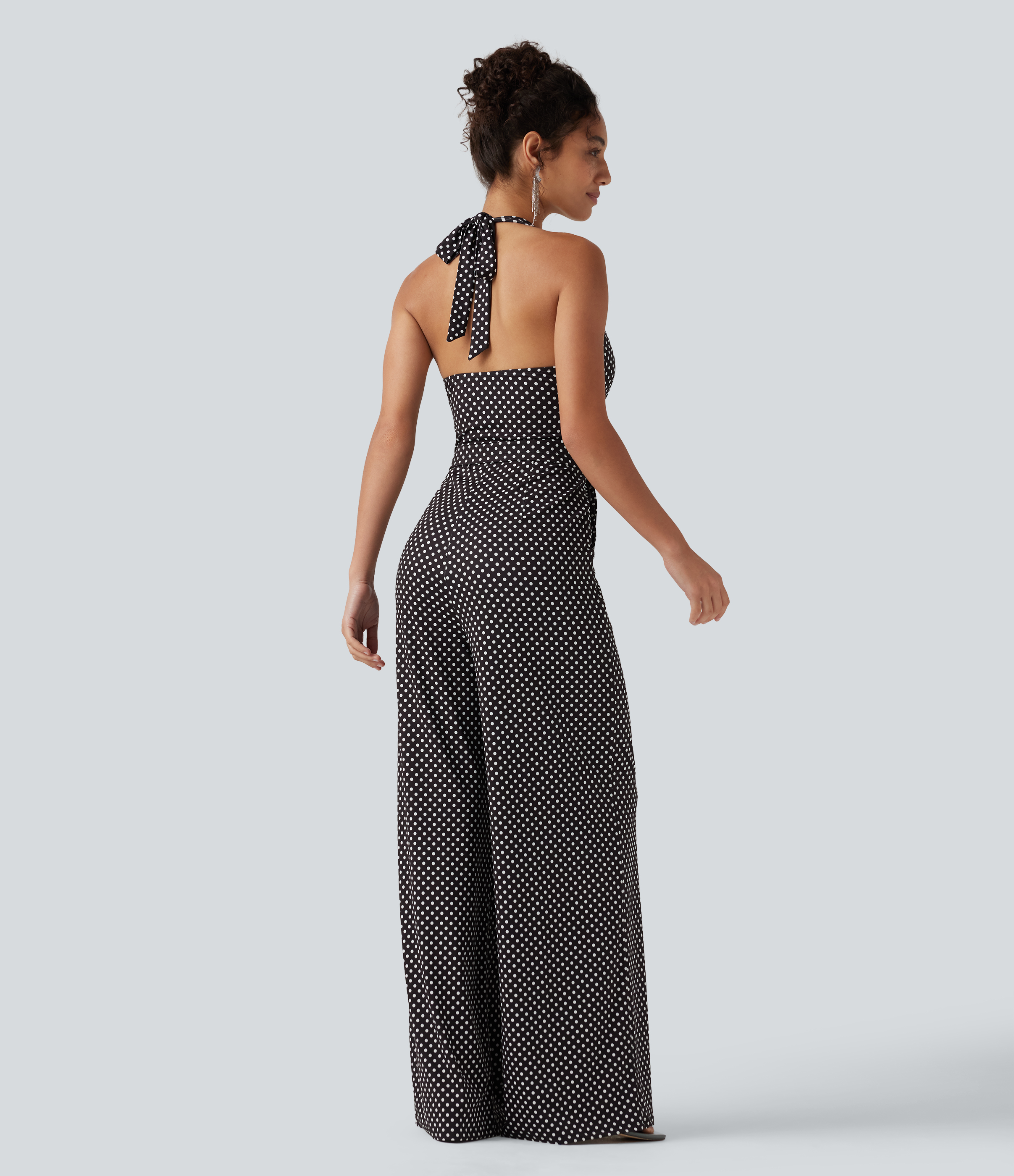Midnight Dots Halter-mallinen, hihaton ja selkämykseltään avoin jumpsuit, jossa sisäänrakennettu rintaliivi, pilkkukuosi ja taskut - superhelppo / 2
