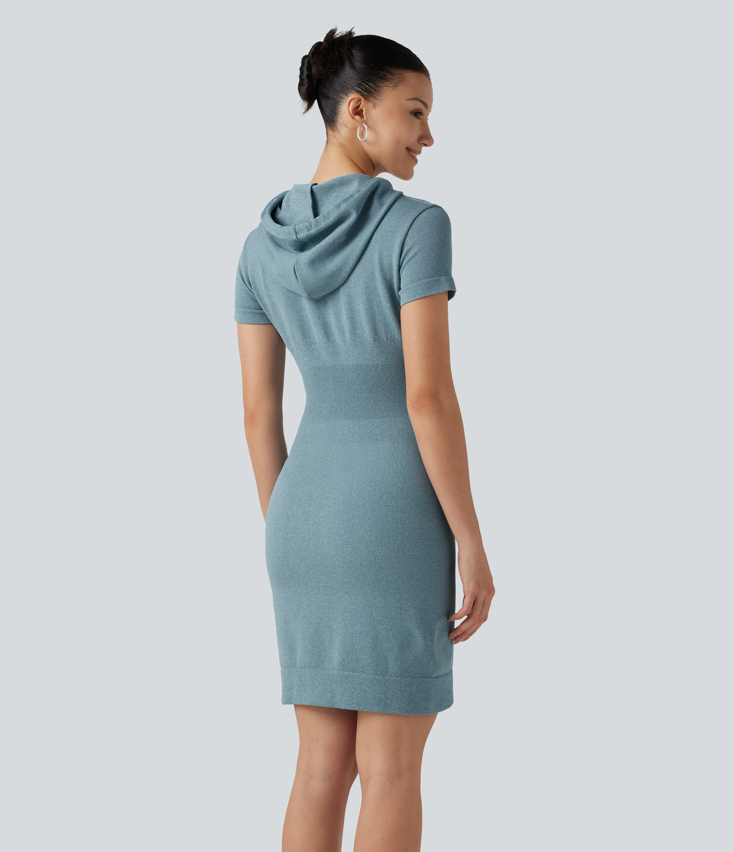 Stone Blue Robe mini moulante OneForm Seamless Flow à capuche avec cordon de serrage, manches courtes et poche / 2