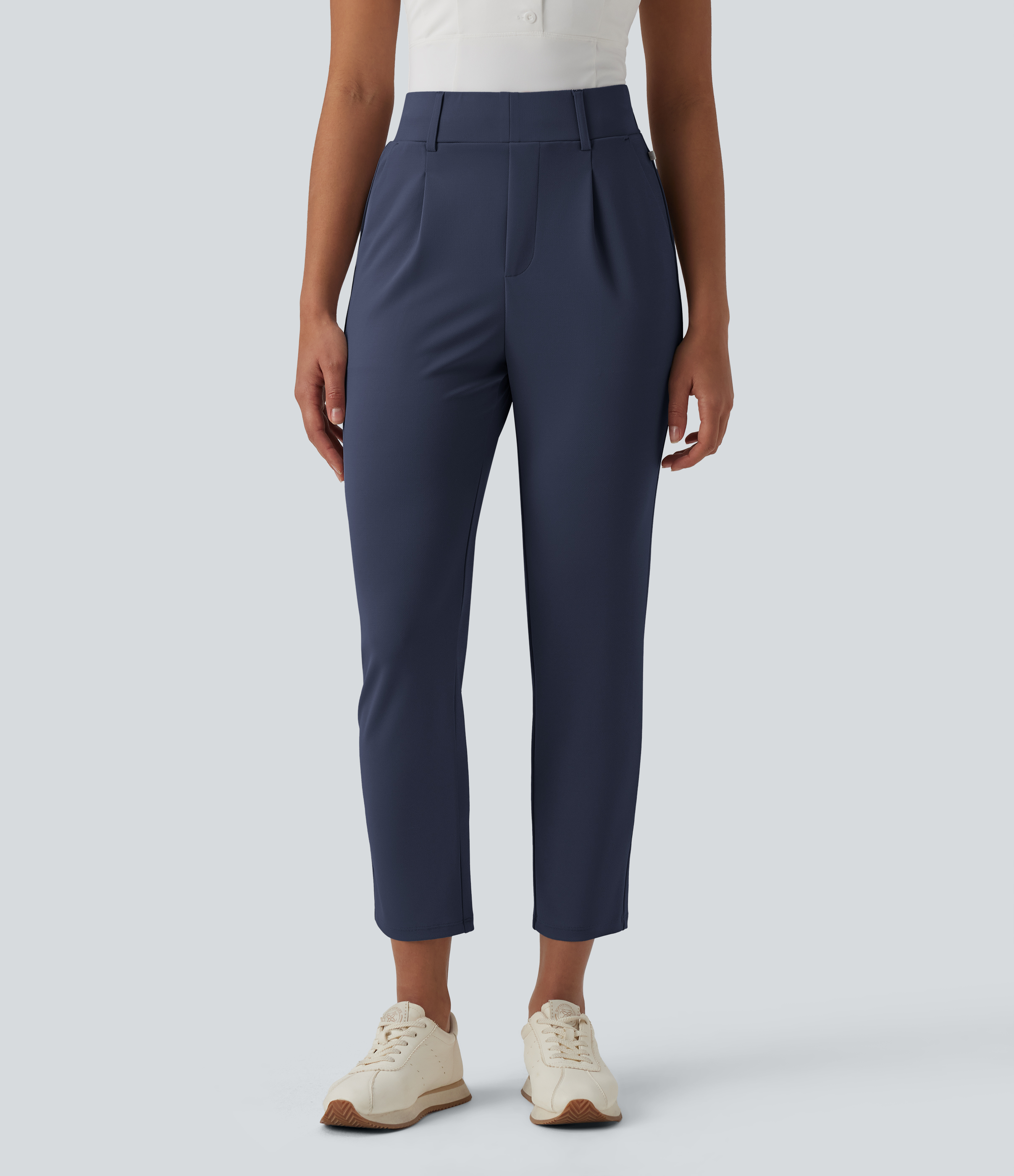 Schmal zulaufende Golfhose aus Krepp mit hohem Bund und Seitentaschen