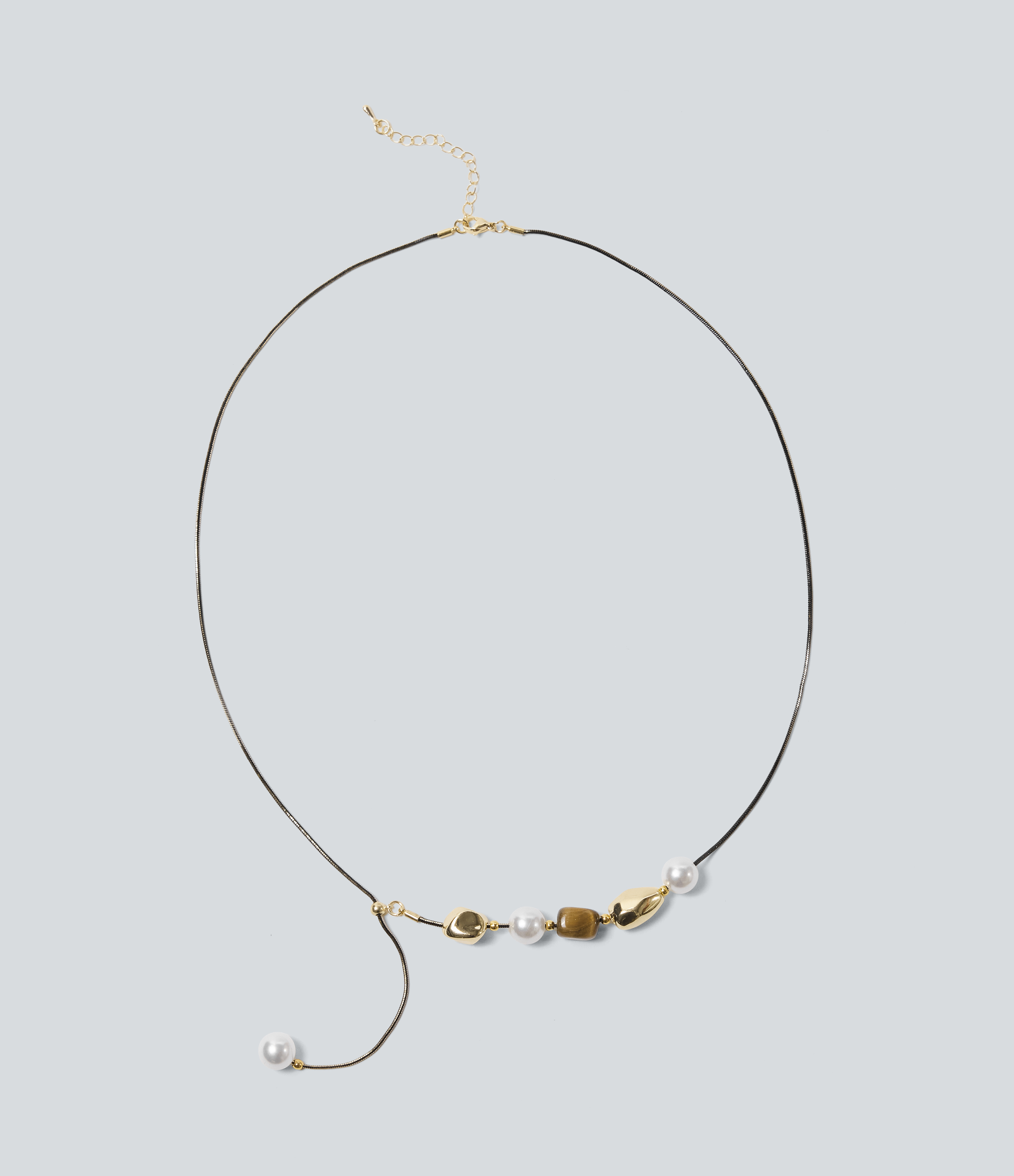 Collier de perles irrégulier