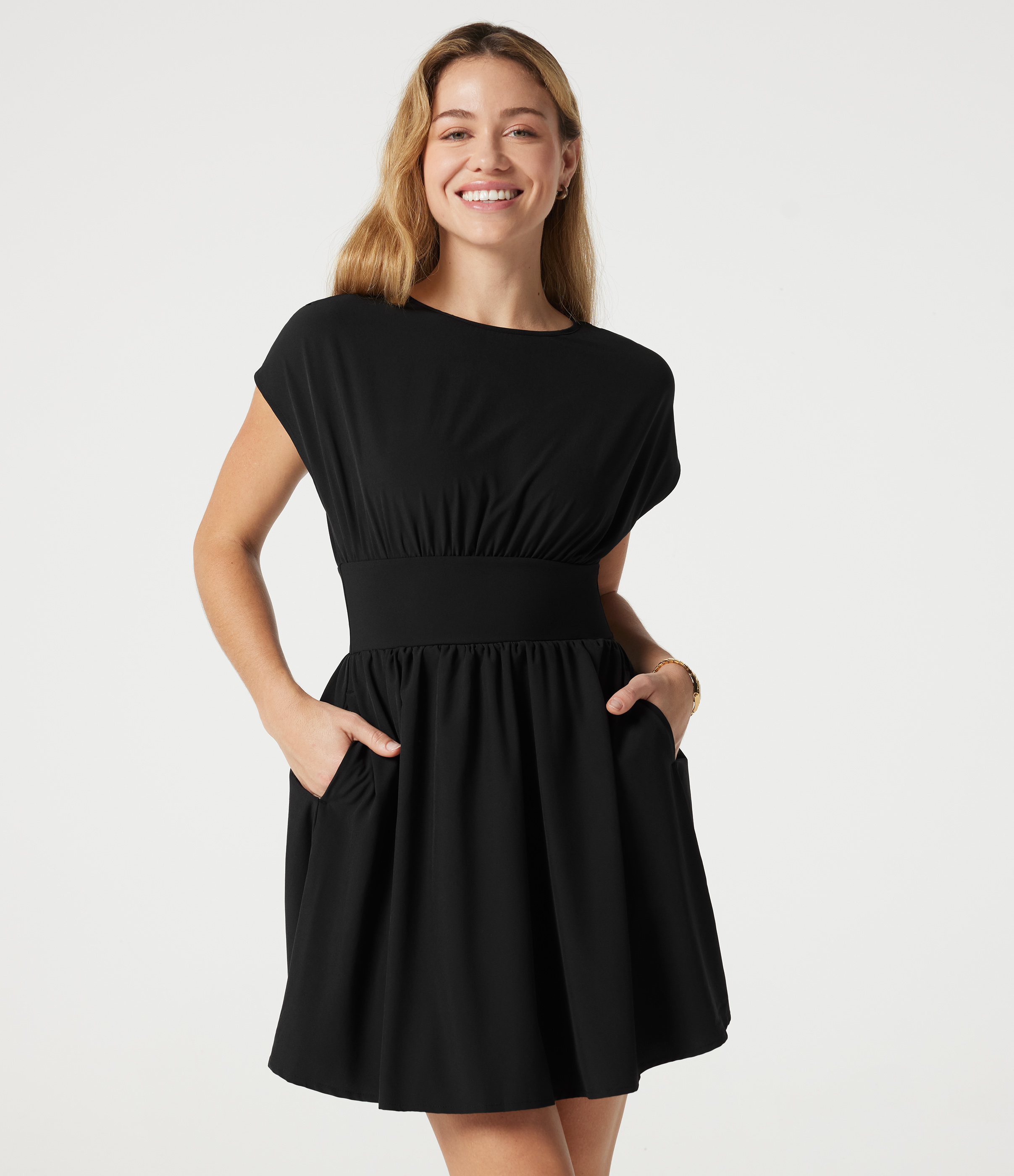 Robe de travail mini Breezeful™ manches chauve-souris courtes fluide séchage rapide avec poches latérales