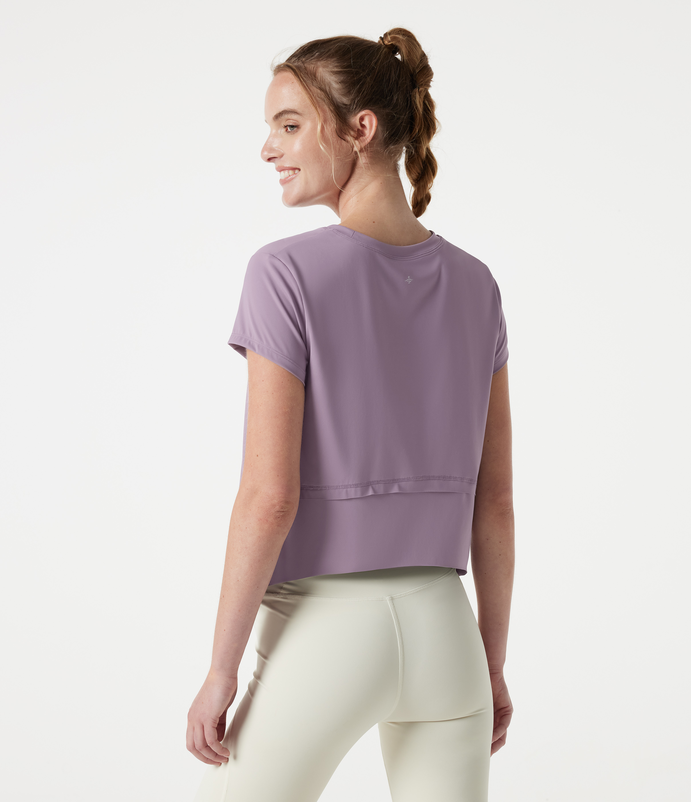 Tulip Purple Halara UltraSculpt™ fresco y de secado rápido, top para correr con cuello redondo, mangas cortas, corte asimétrico (más corto delante y más largo detrás), ajuste holgado - UPF 50+ / 2