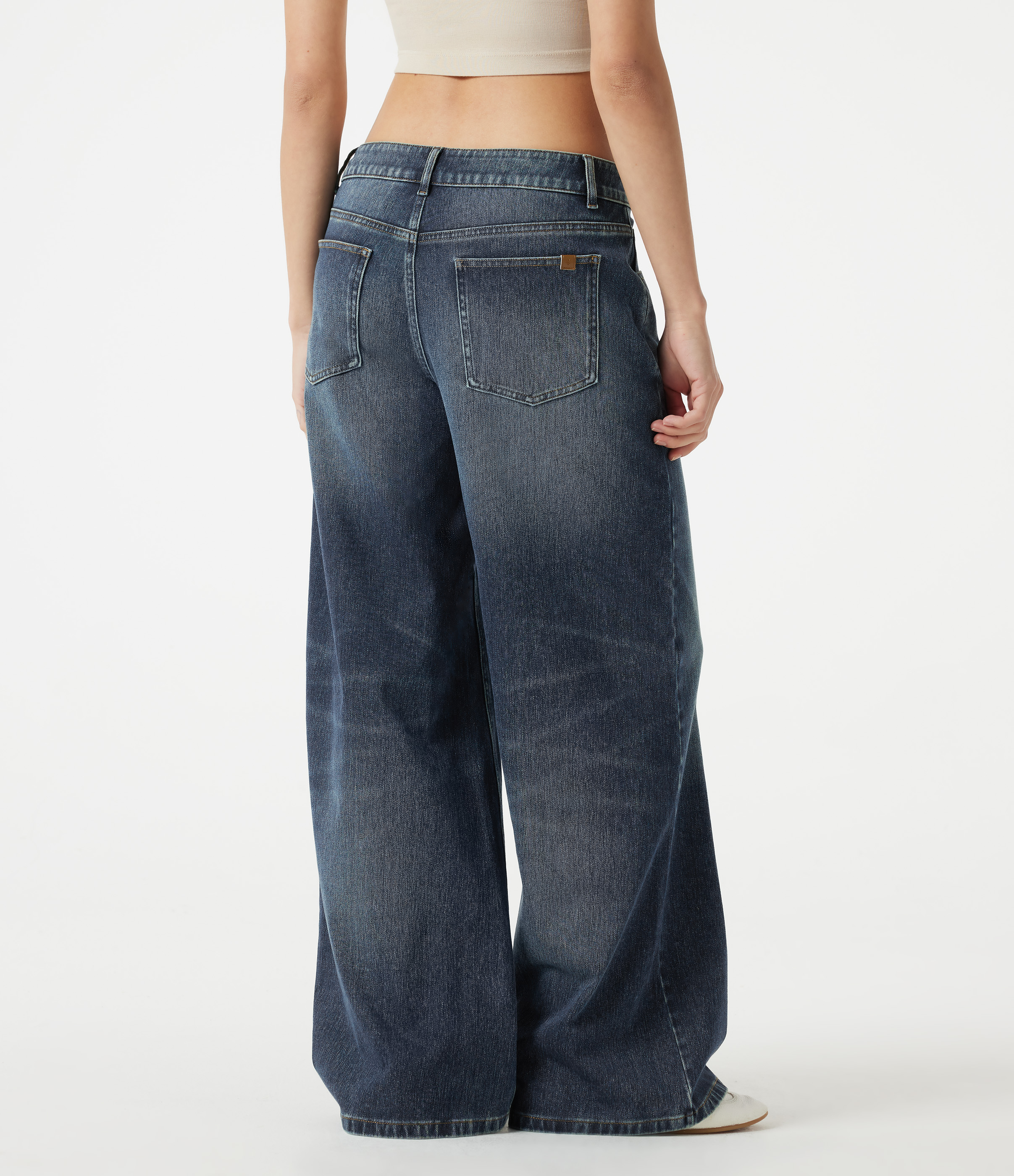 Mottled Dark Blue Denim Halara Flex™ jeans délavés asymétriques, taille basse, coupe baggy décontractée, avec poches / 2