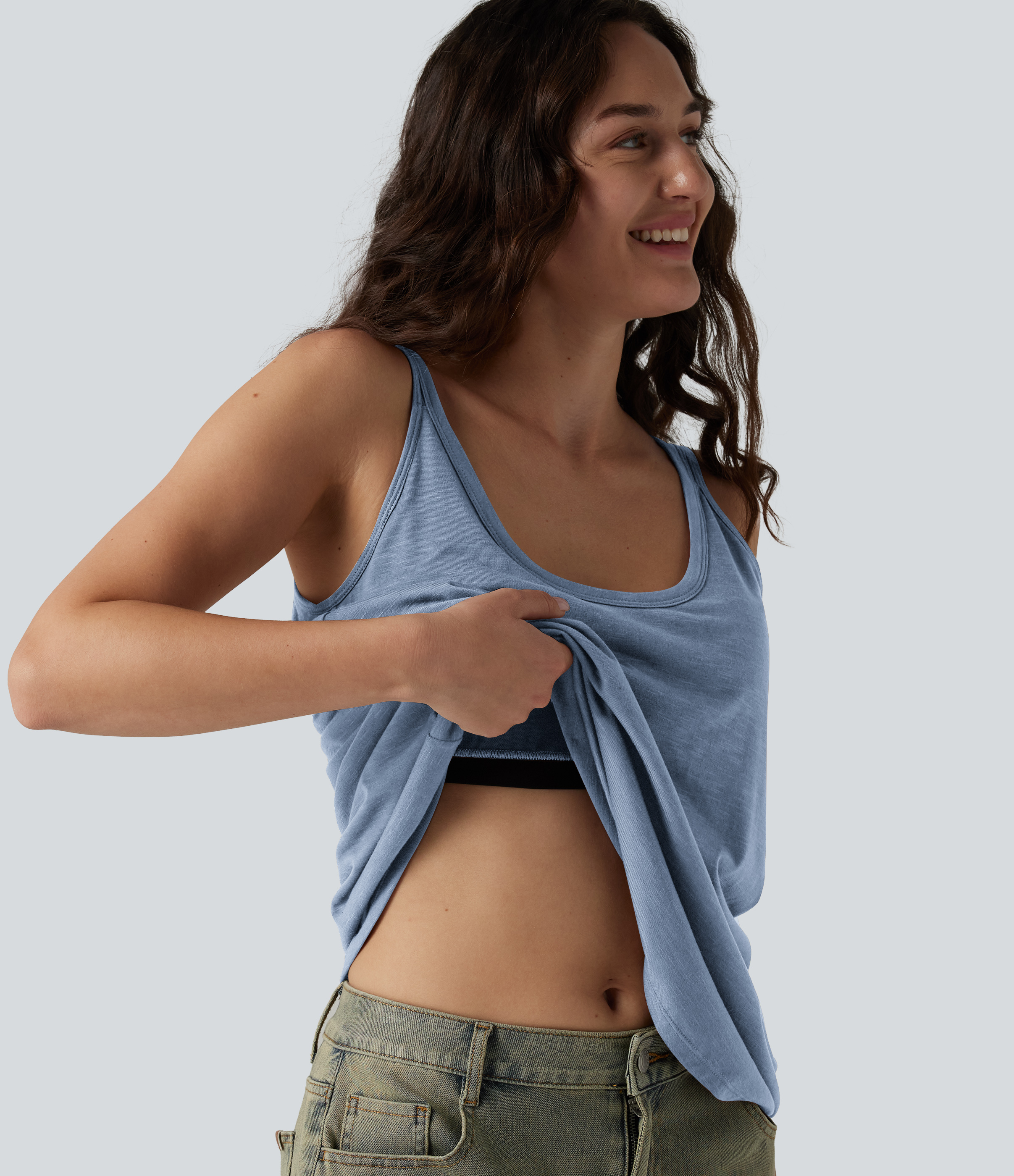 U-Ausschnitt Tanktop mit integriertem BH – lockerer, lässiger Schnitt