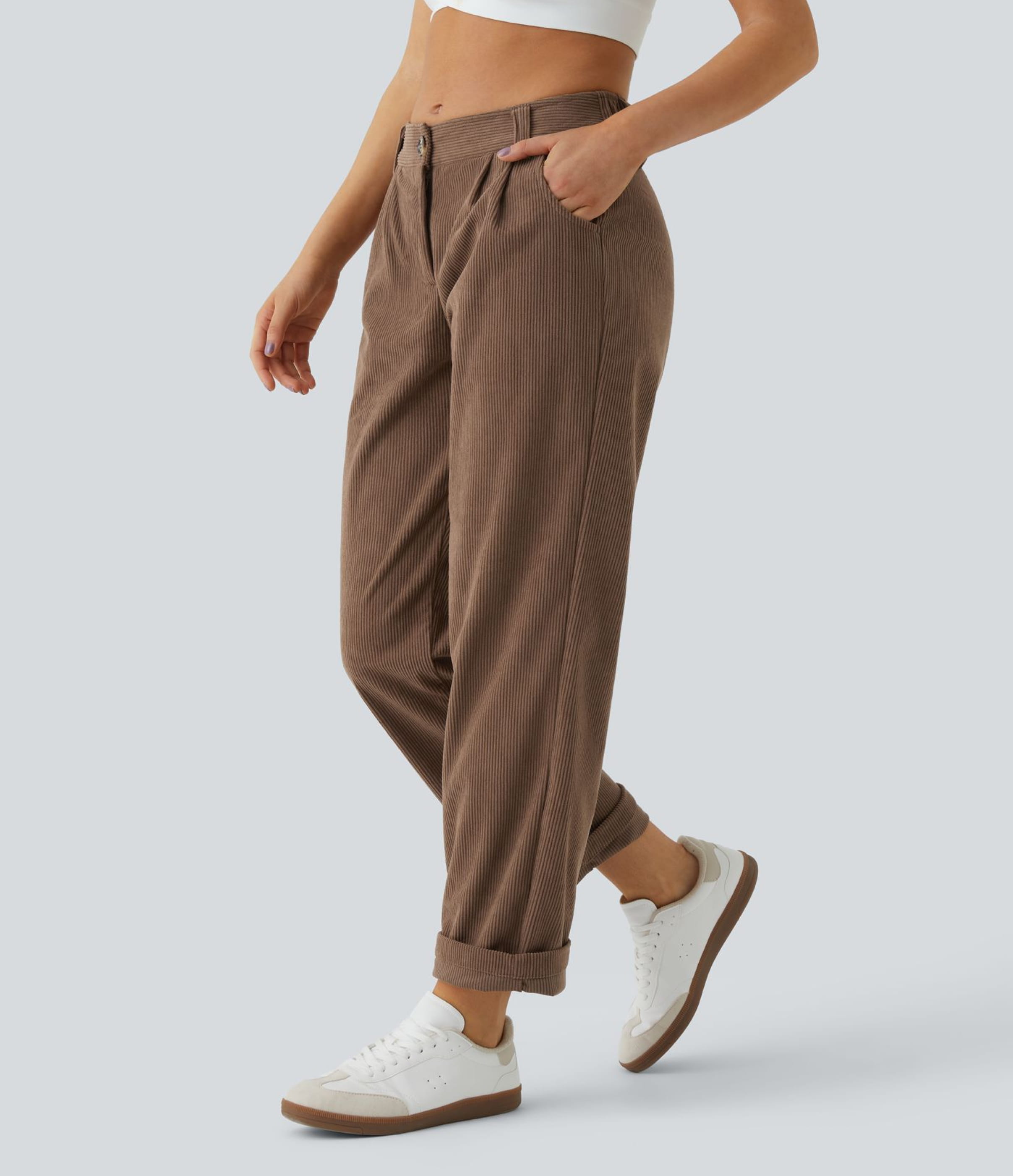 Mittelhoch geschnittene Corduroy-Freizeithose mit Reißverschlusstasche