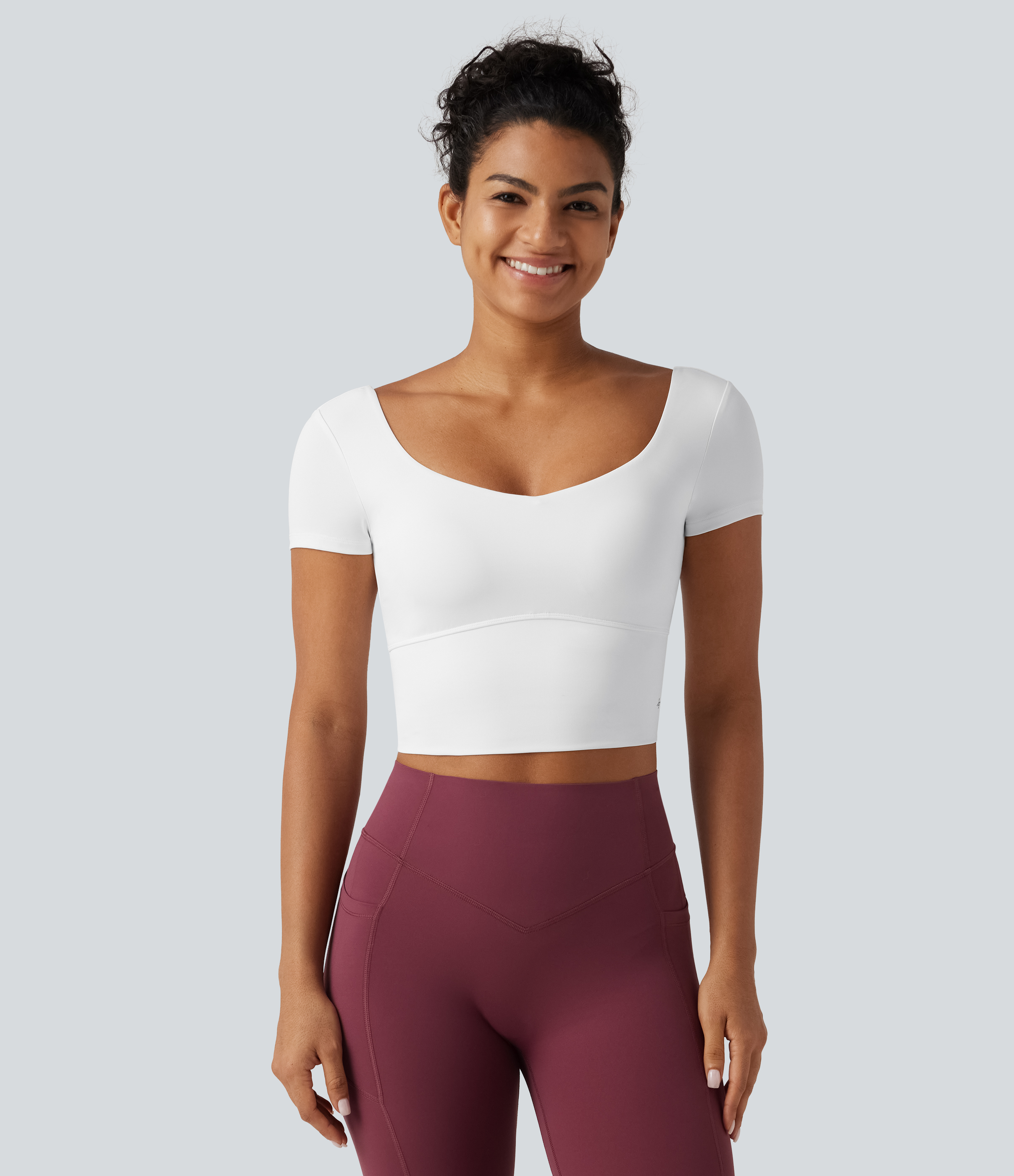 Blanc Haut yoga crop SoftlyZero™ séchage rapide Quick Dry à col diamant, manches courtes, mesh et coussinets amovibles / 2