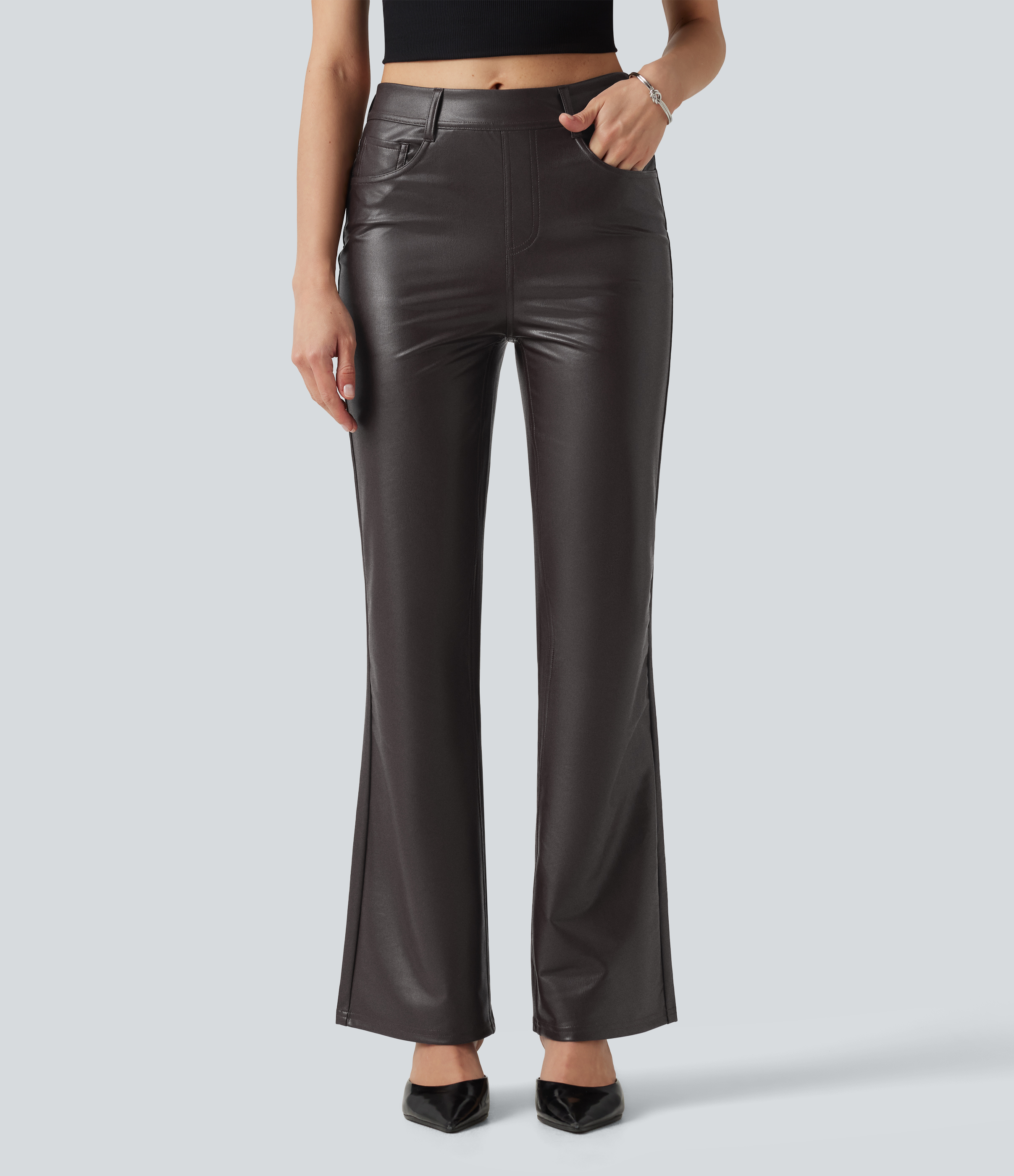 Pantalon bootcut taille mi-haute en simili stretch avec poches